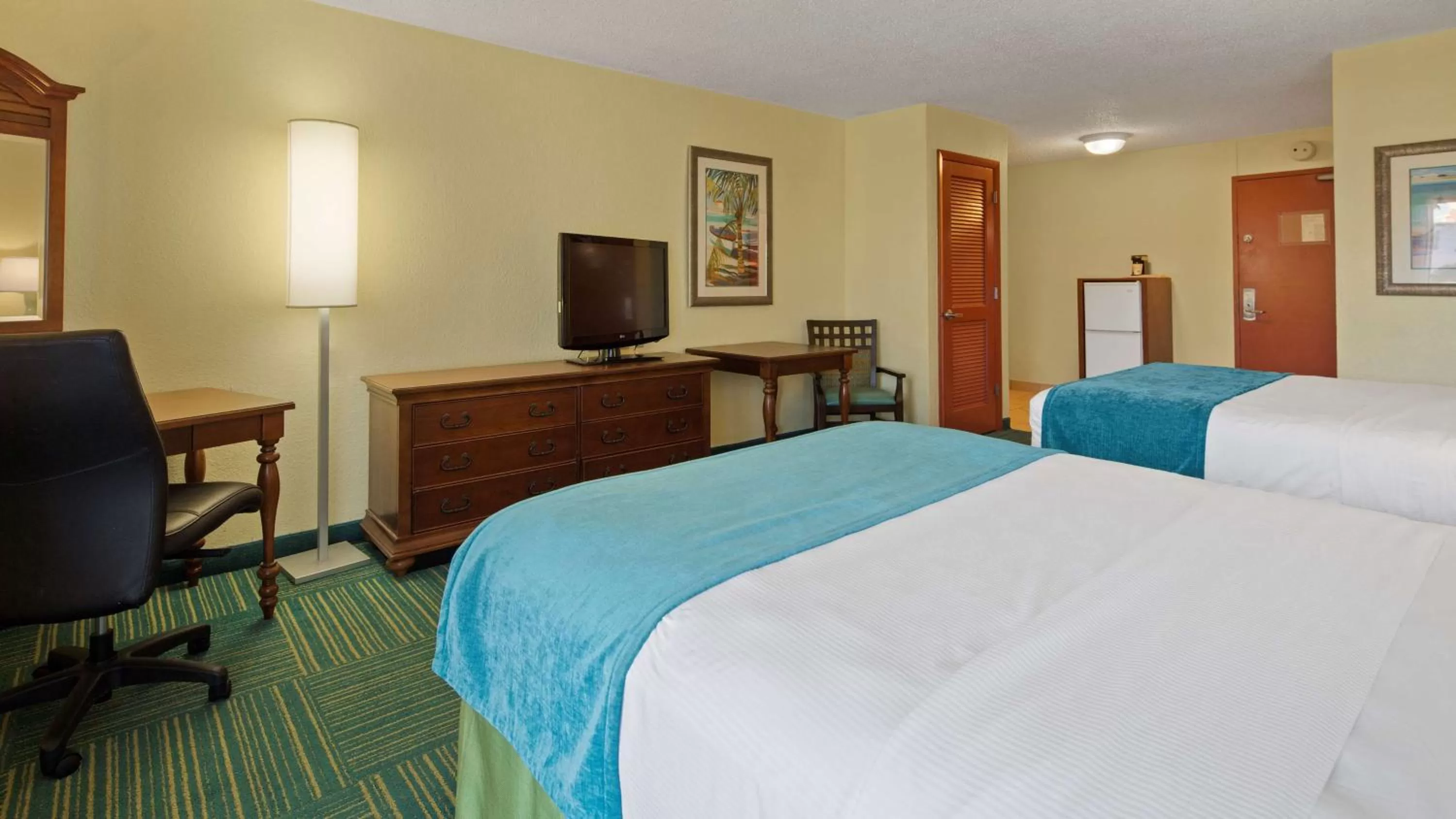 Queen Room with Two Queen Beds and Roll-In Shower - Mobility Accessible//Communication Assistance/Non-Smoking in Best Western Aku Tiki Inn