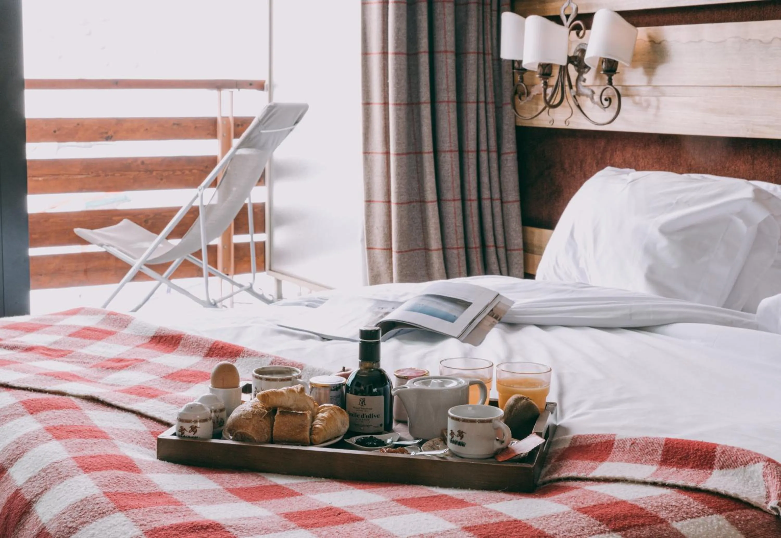Bedroom, Bed in Hôtel Alpen Ruitor