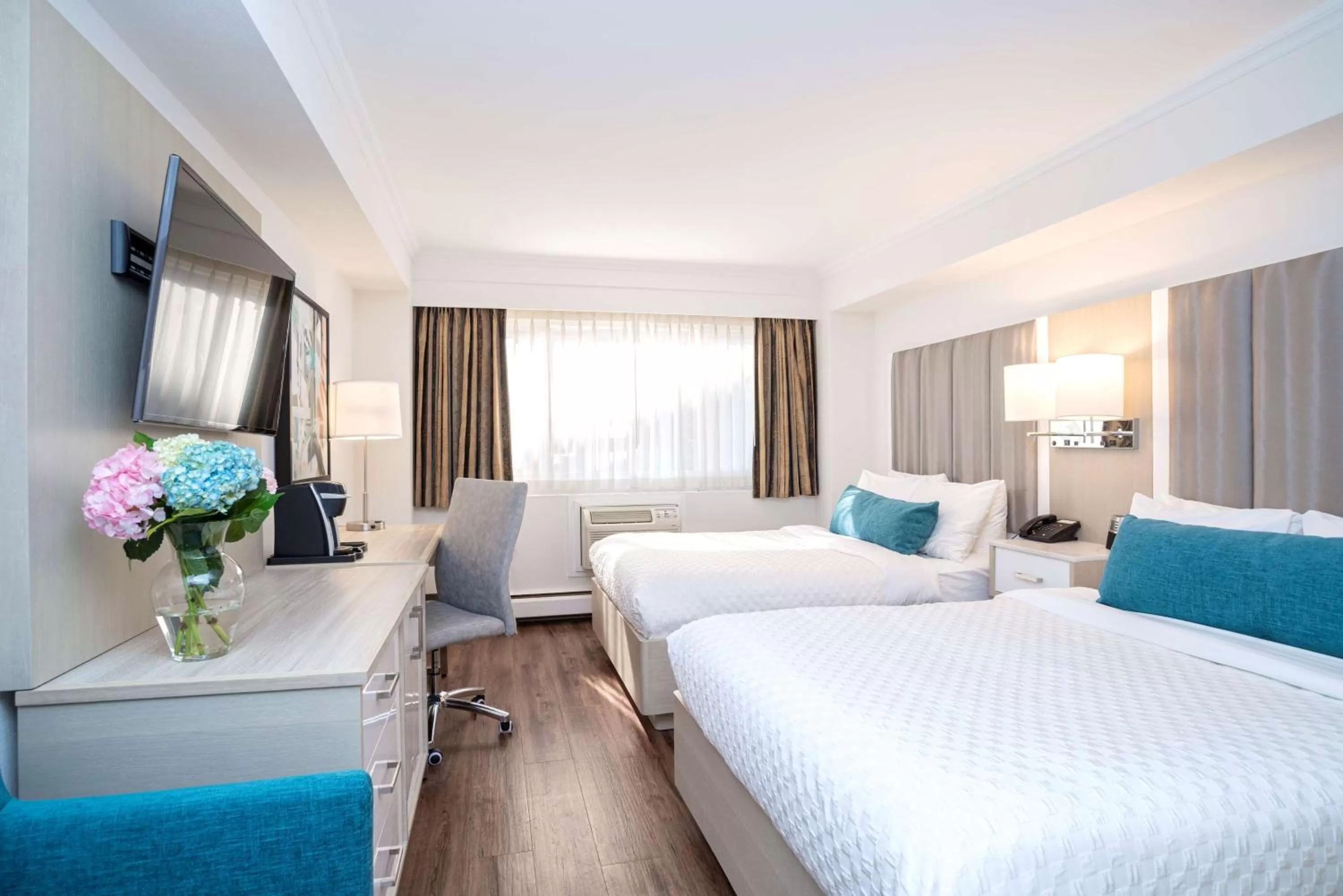 Photo of the whole room, Bed in Best Western Dorchester Hotel