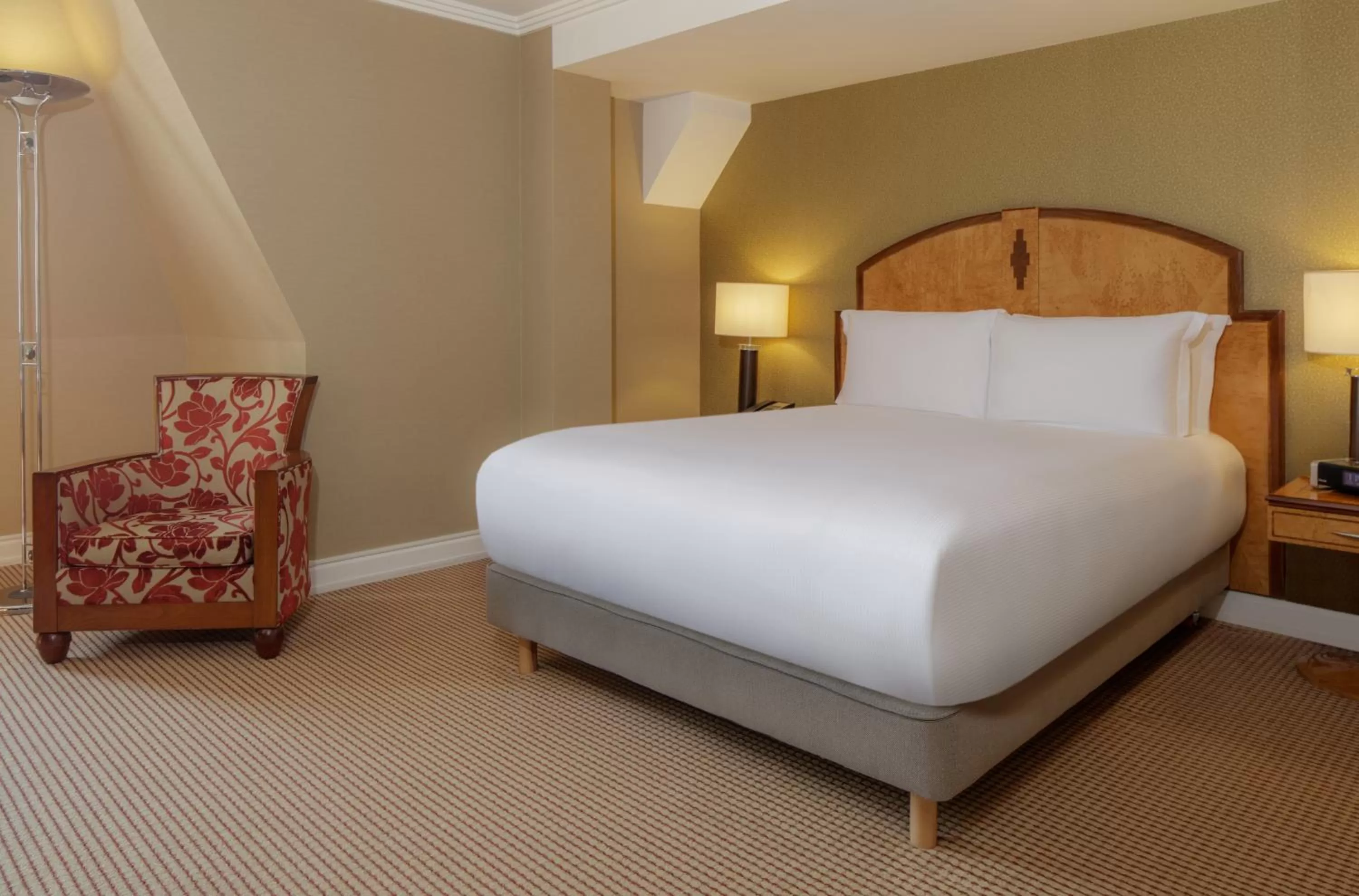 Bedroom, Bed in Hilton London Paddington