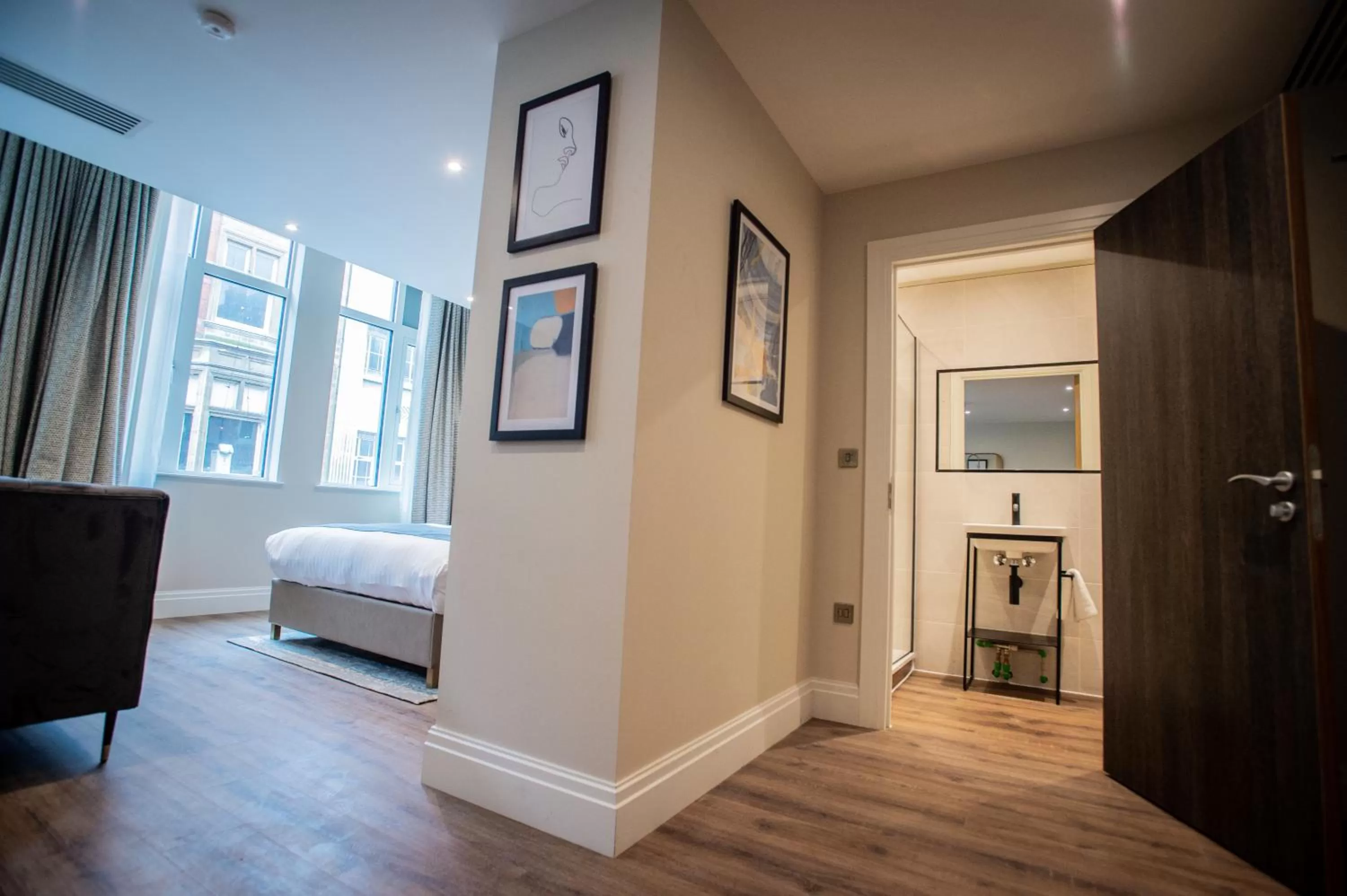 View (from property/room), Bed in The Gresham Aparthotel