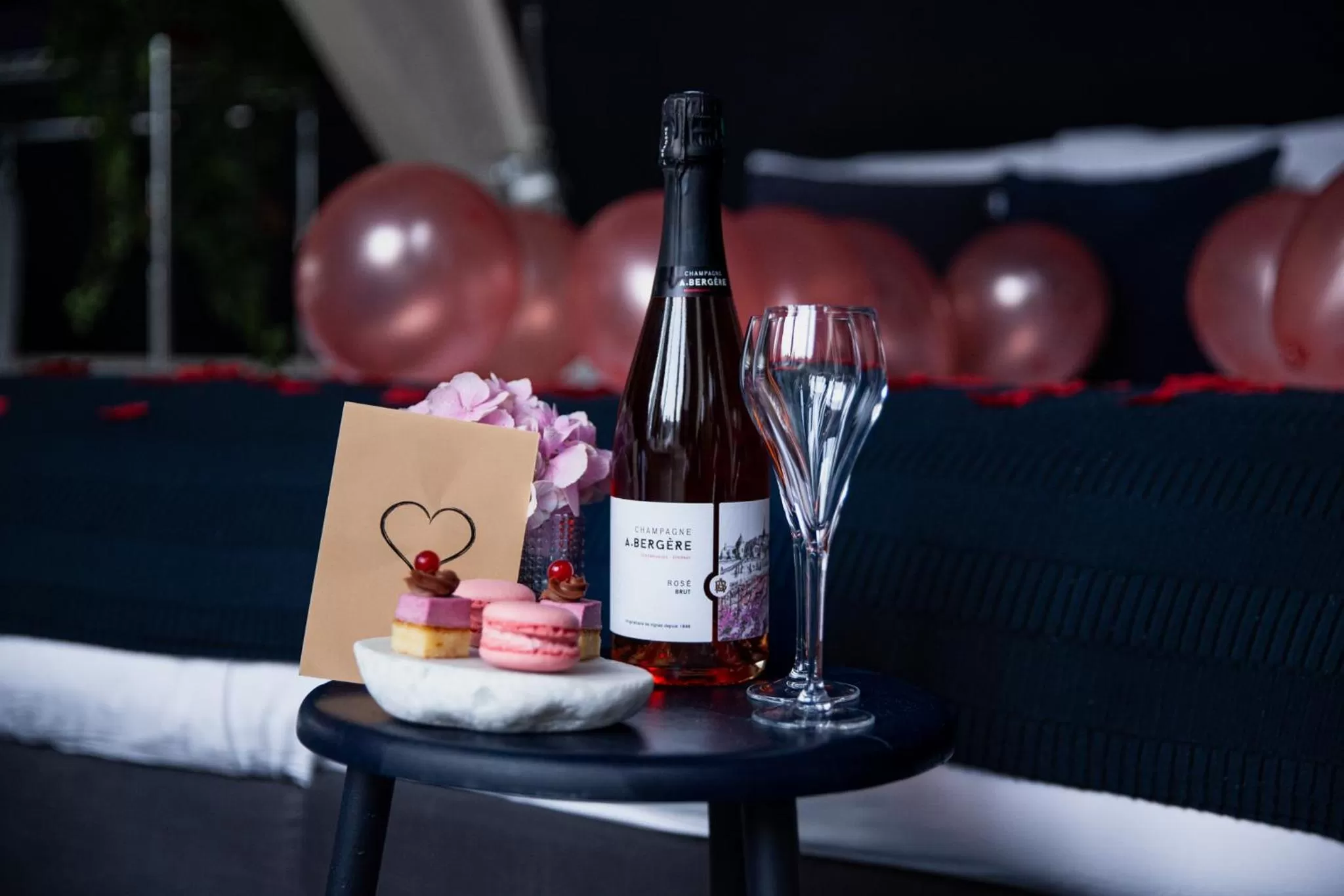 Food and drinks in Hotel Simple