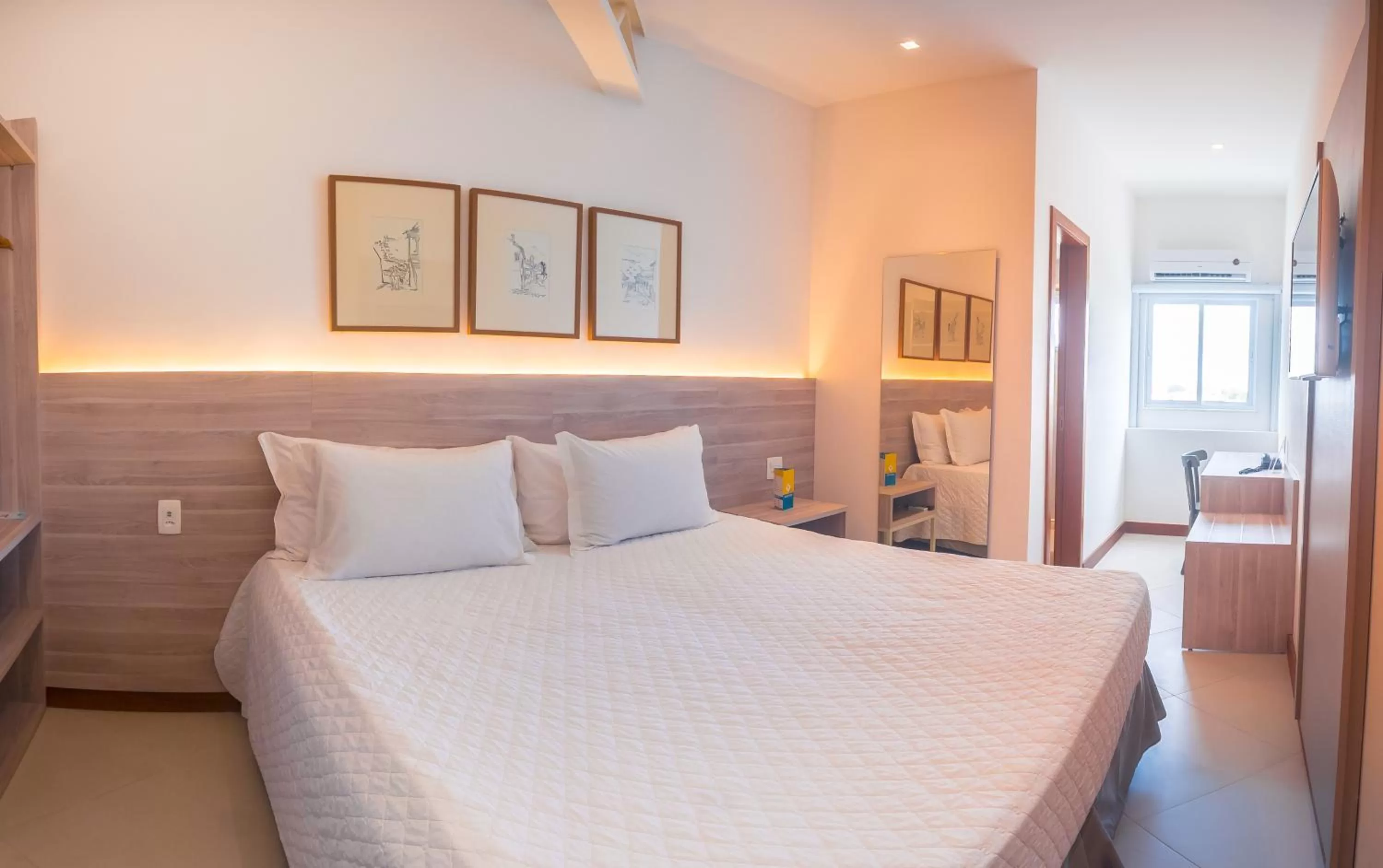 Bed in Malibu Plaza Hotel