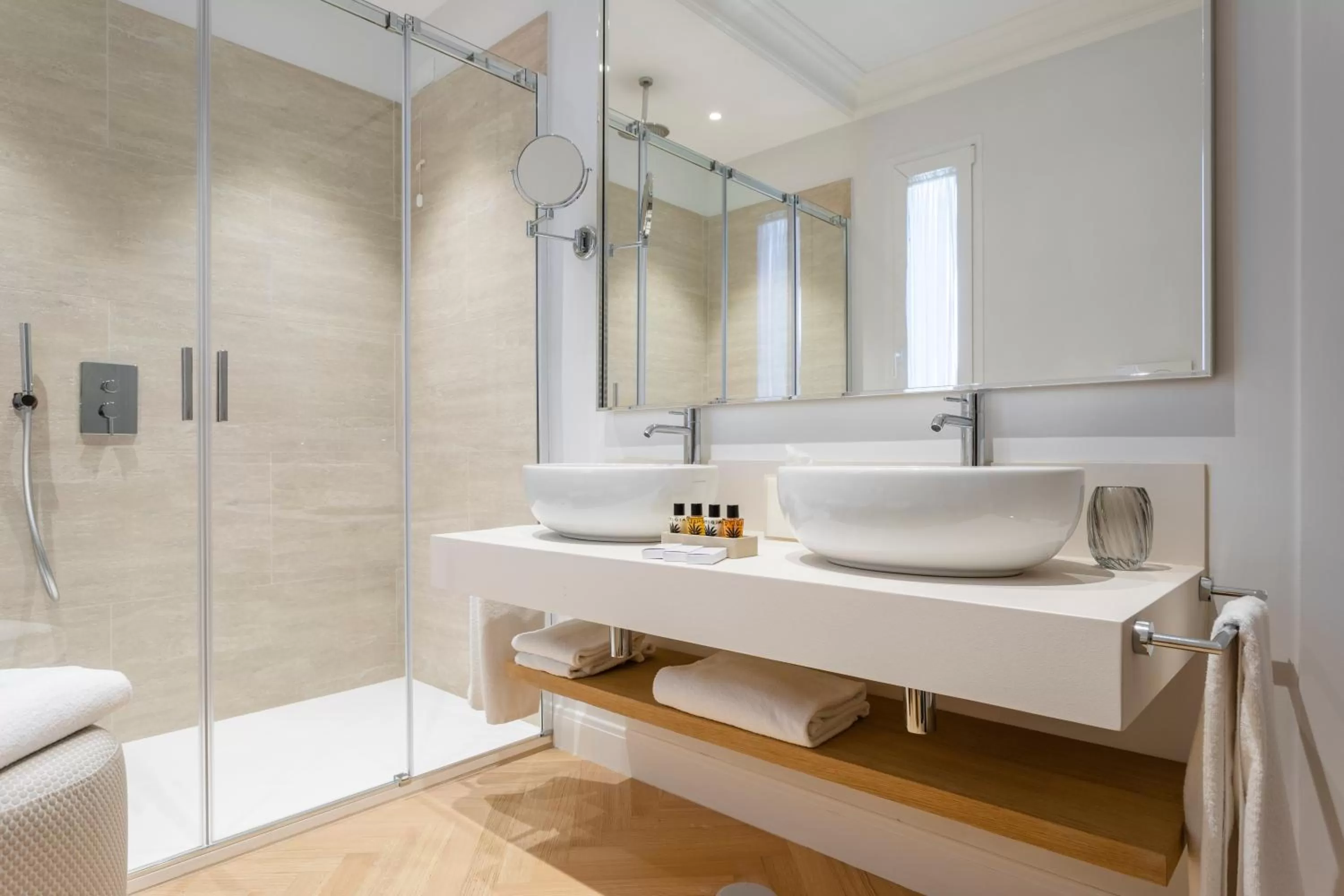 Shower in Porto Romano - The Marina Resort