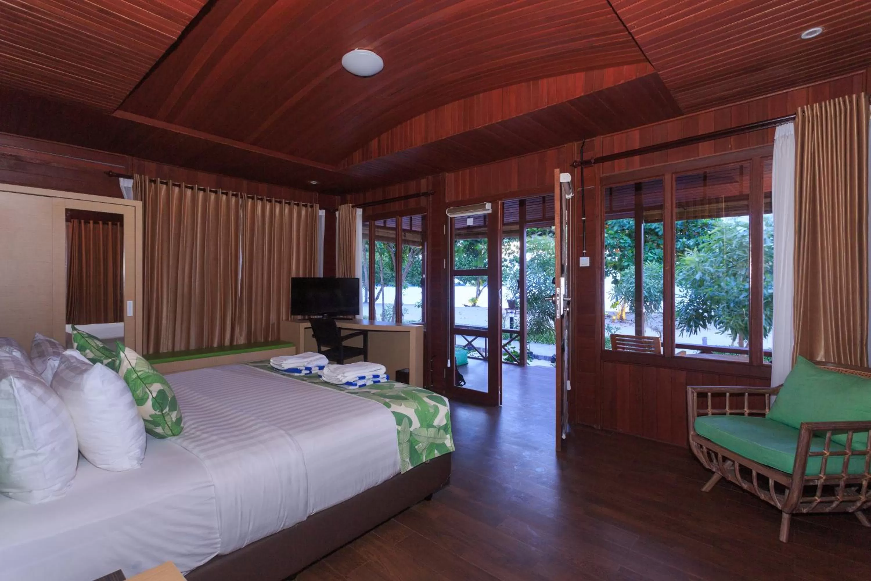 Photo of the whole room, Bed in Sylvia Beach Villa