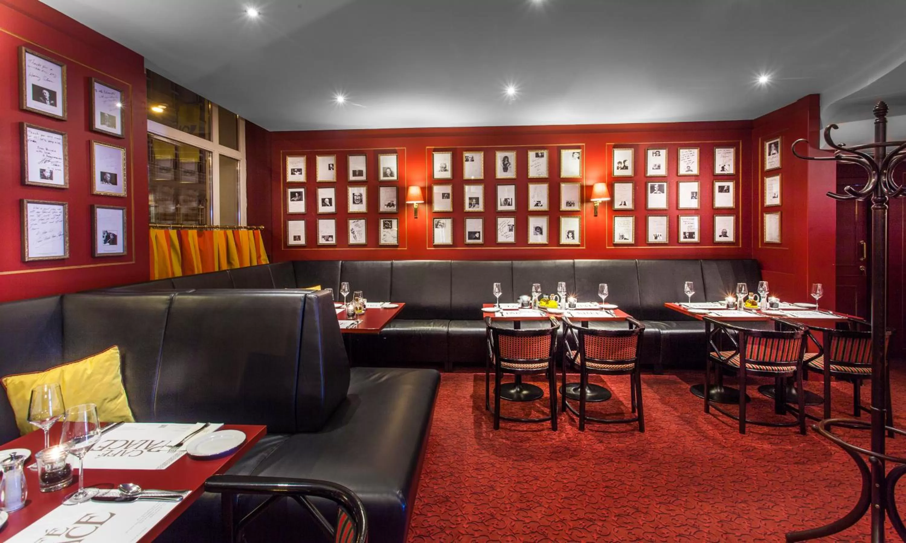 Restaurant/places to eat in Art Nouveau Palace Hotel