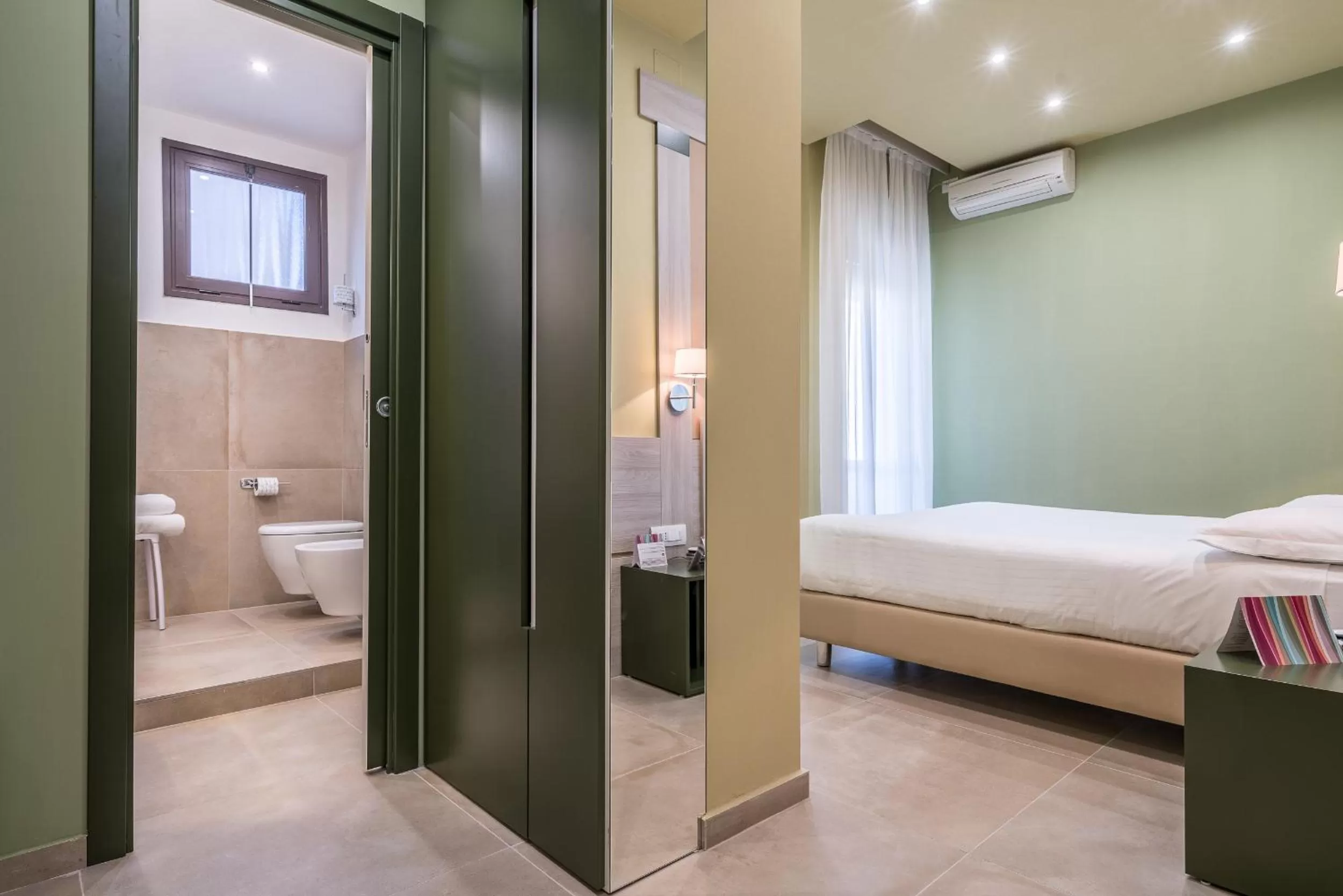 Bedroom, Bed in Hotel Palace