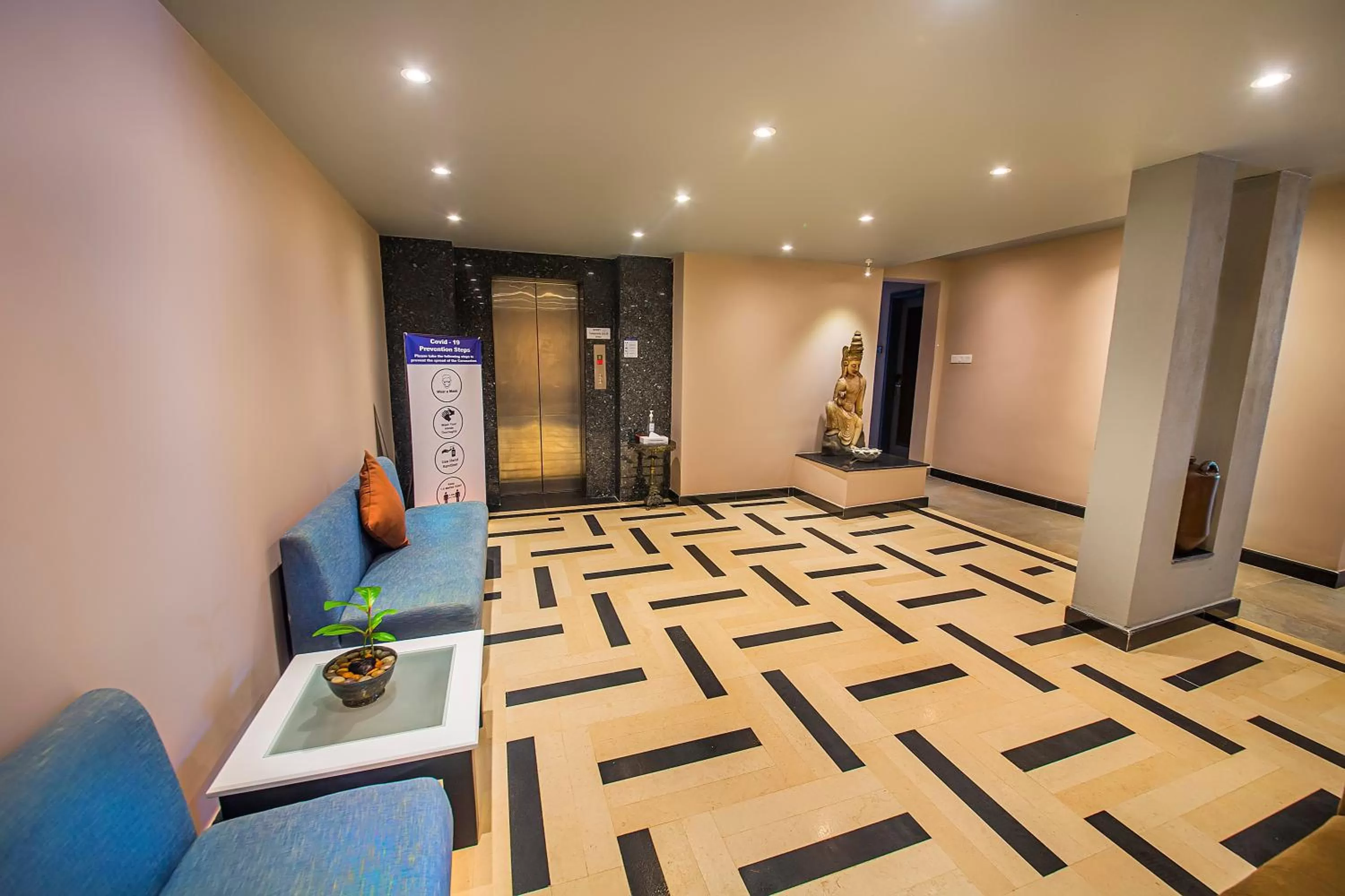 Seating area in Earl's Reef