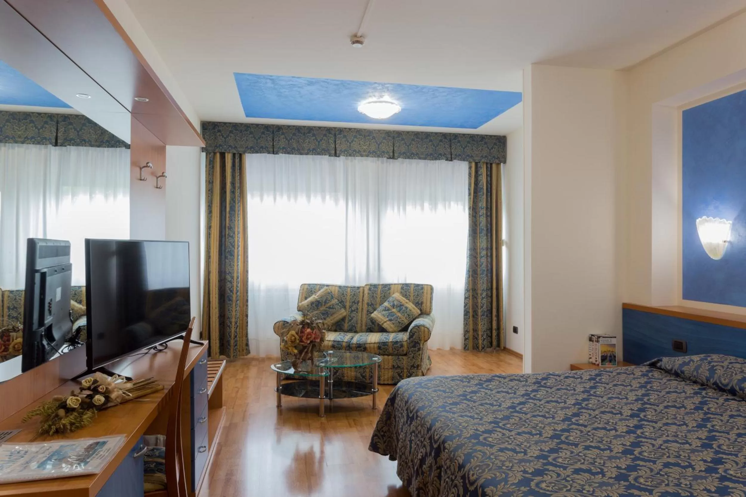 TV and multimedia, Bed in Hotel Airmotel