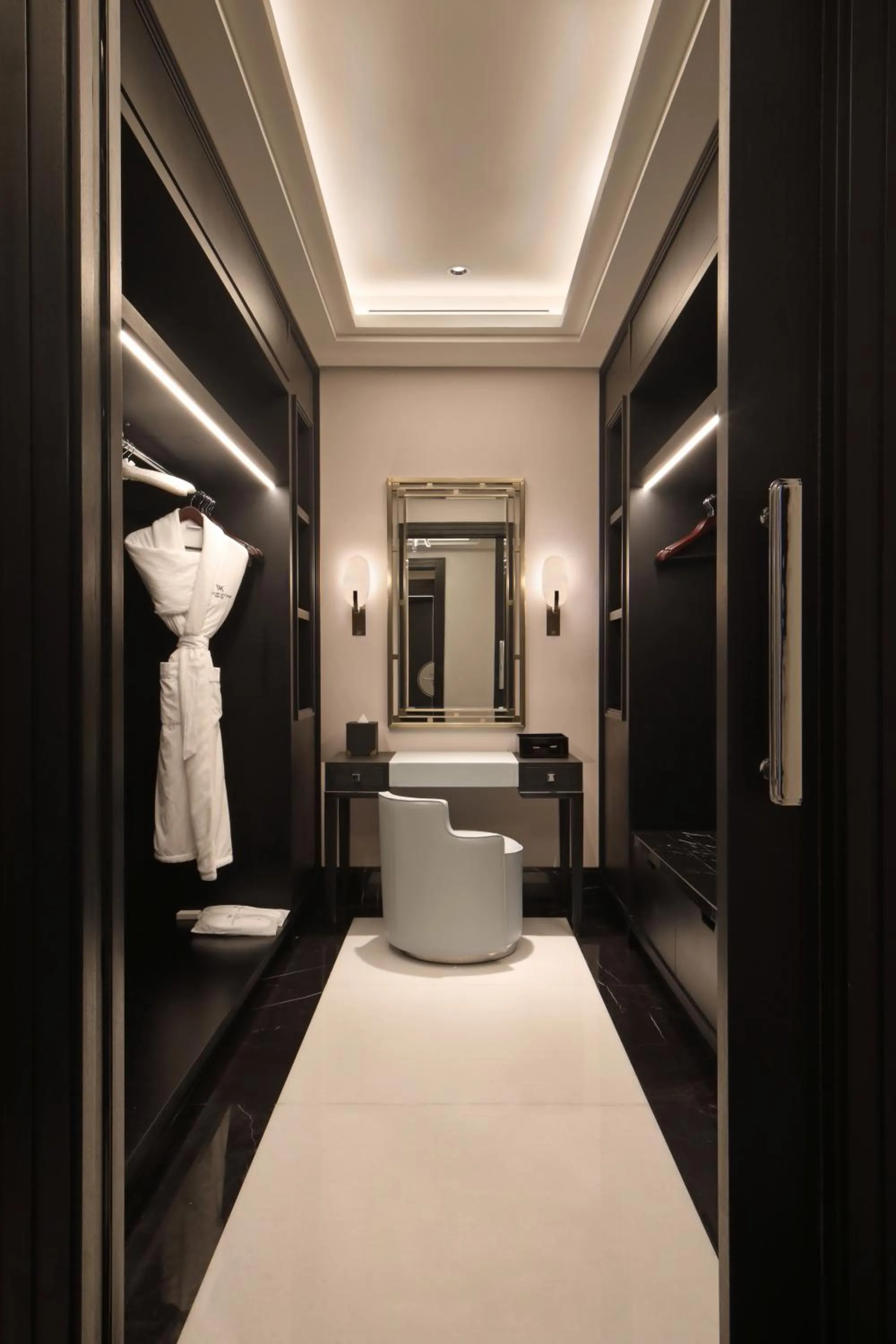 wardrobe in Waldorf Astoria Doha West Bay