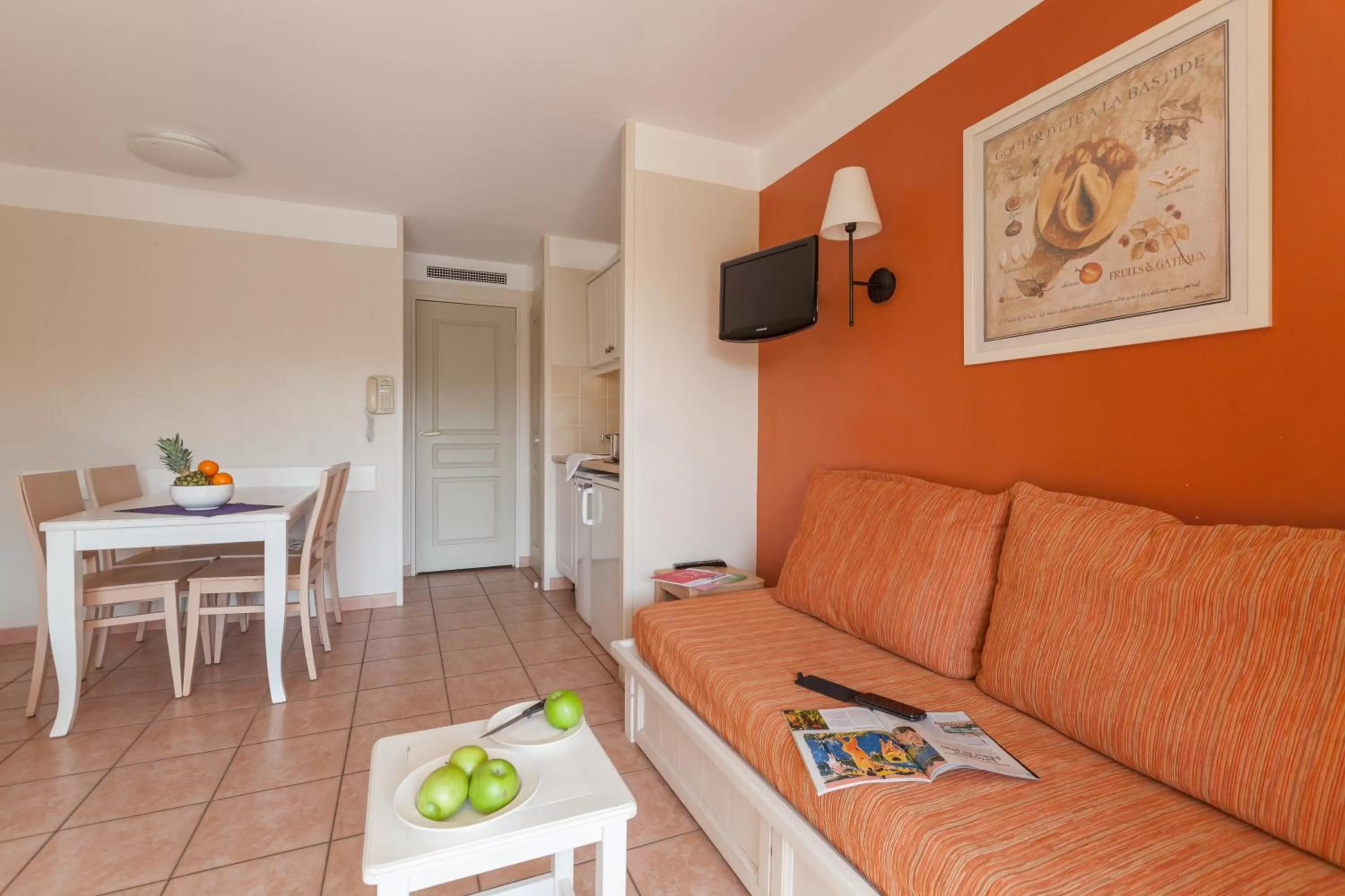 One-Bedroom Apartment with Air Conditionning and Balcony (5 People) - Pool View in Résidence Pierre & Vacances le Hameau de la Pinède