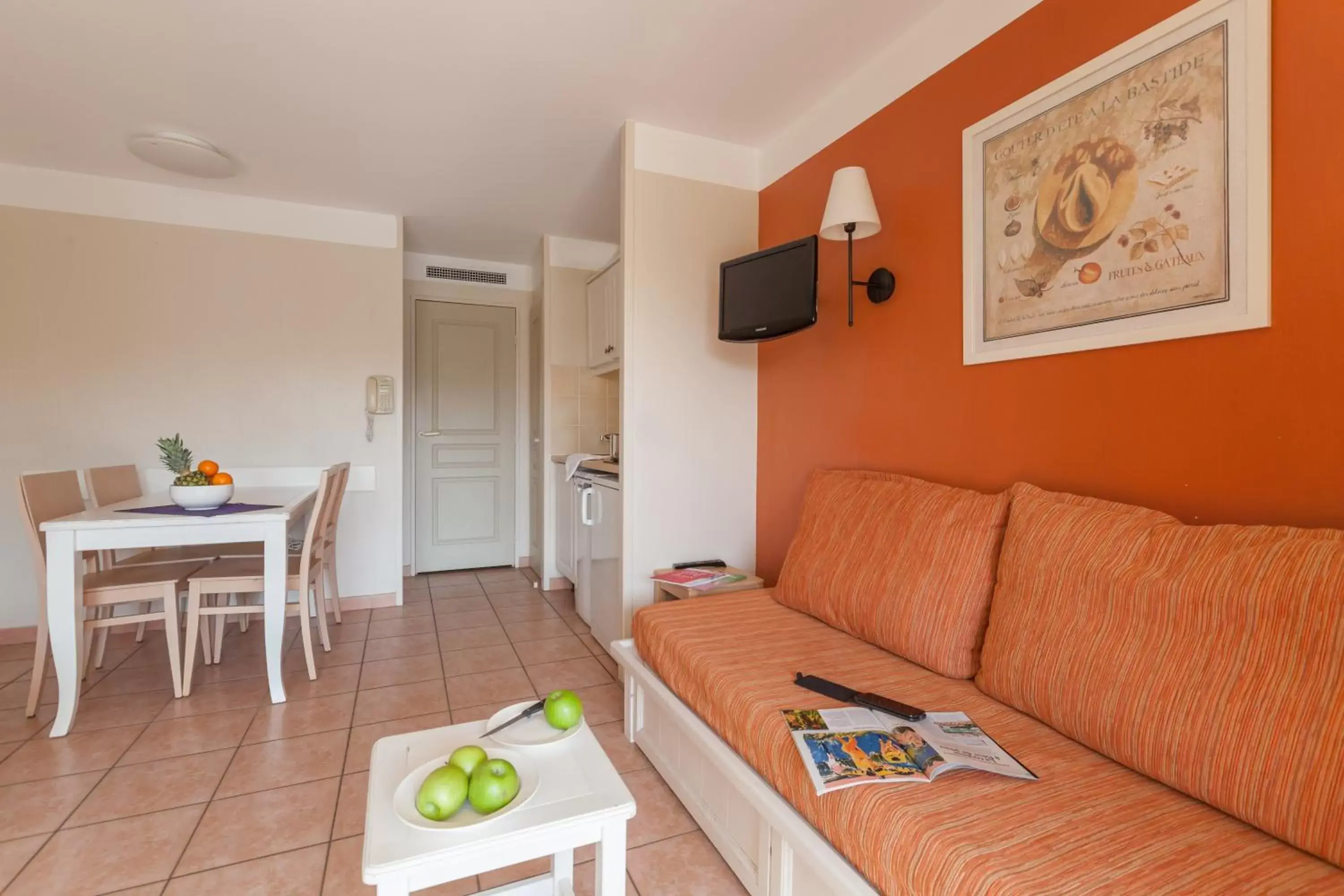 One-Bedroom Apartment with Air Conditionning and Balcony (5 People) - Pool View in Résidence Pierre & Vacances le Hameau de la Pinède One-Bedroom Apartment with Air Conditionning and Balcony (5 People) - Pool View in Résidence Pierre & Vacances le Hameau de la Pinède