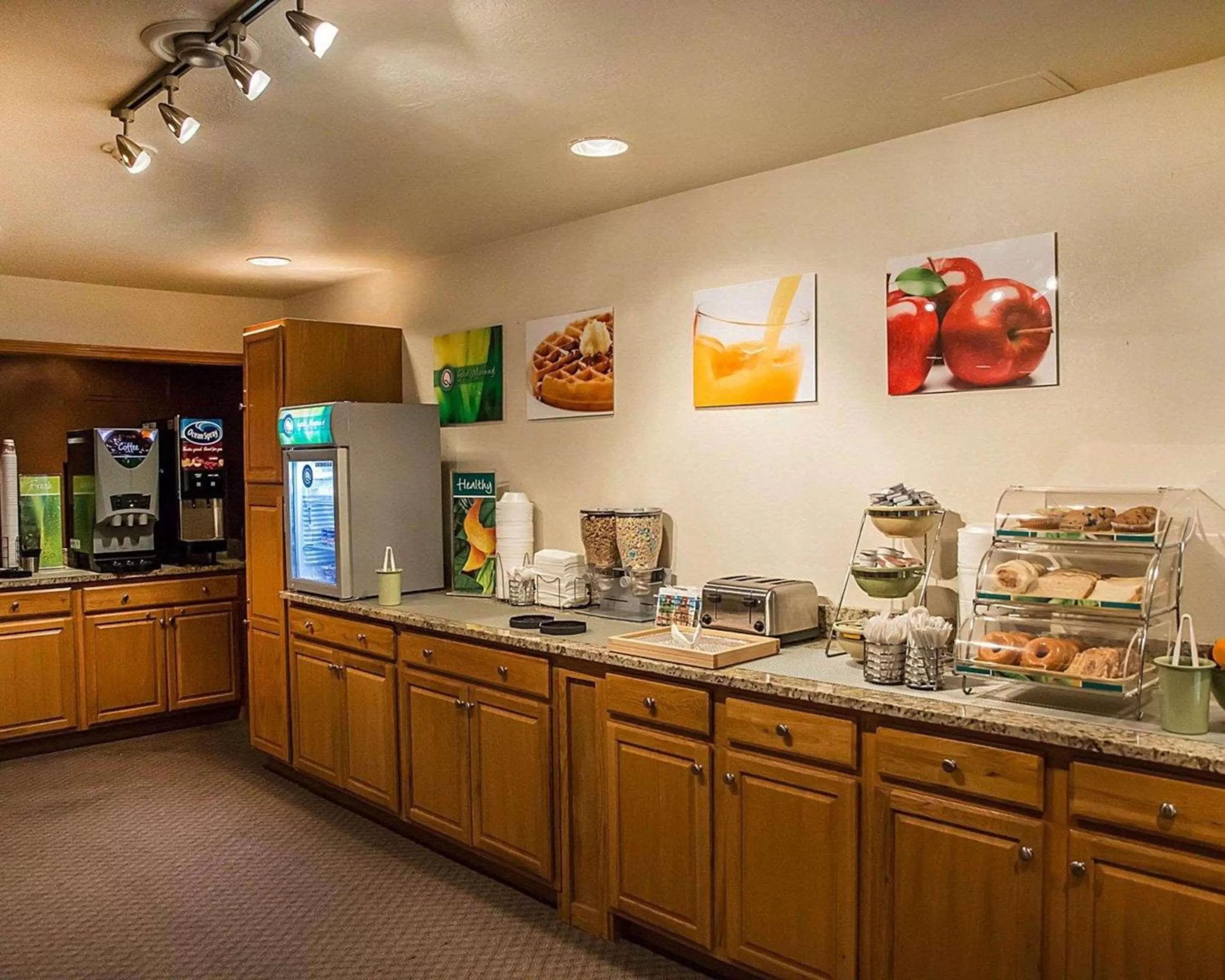 Restaurant/places to eat in Quality Inn & Suites Cincinnati I-275