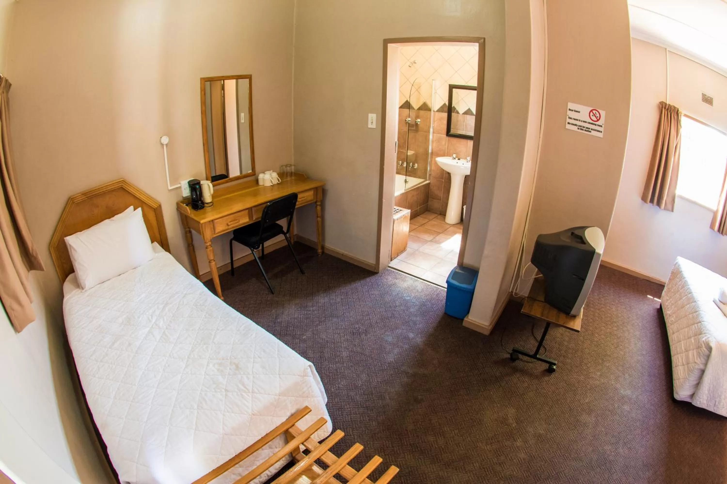 Bed in Horseshoe Inn and Conference Center