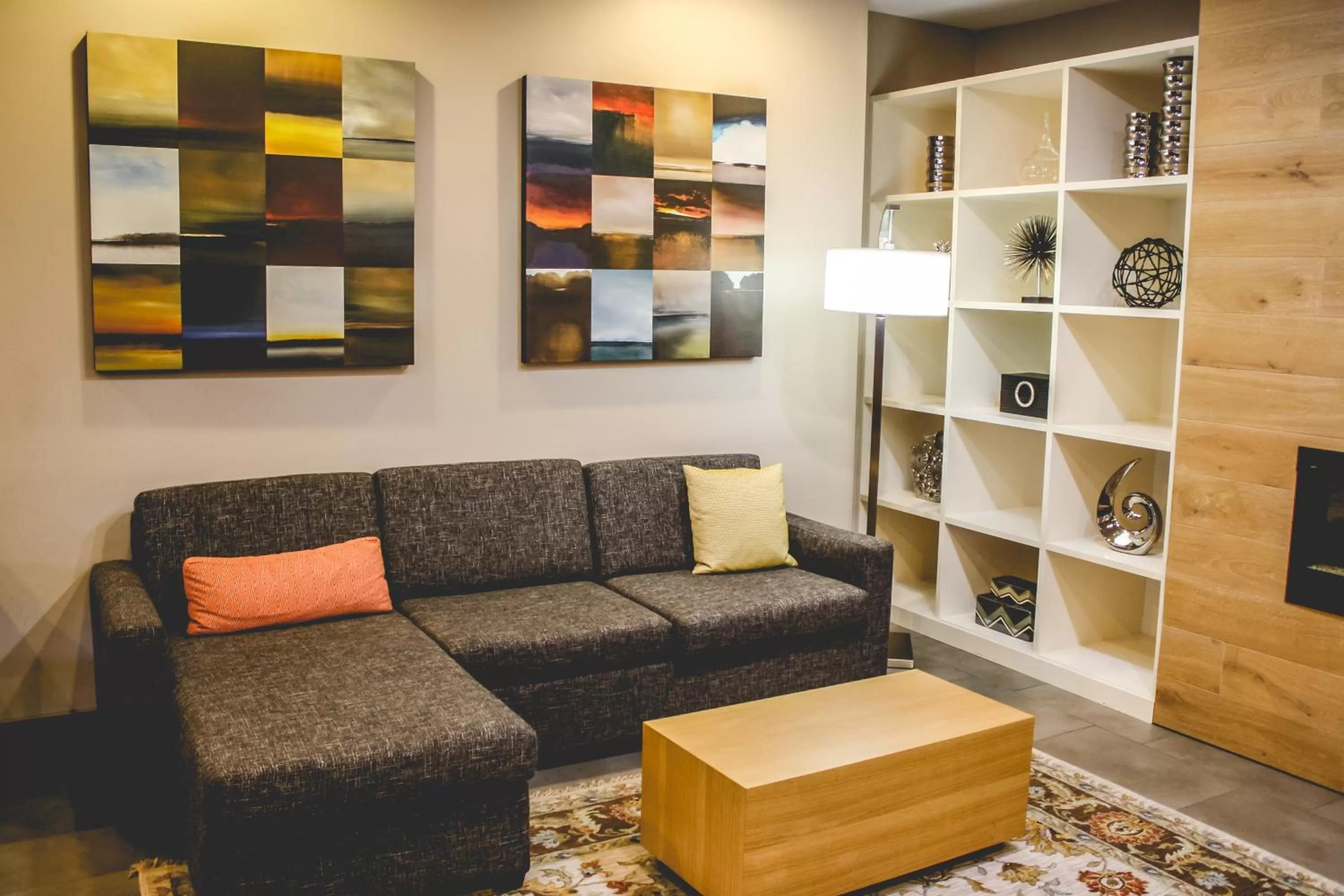 Living room in Country Inn & Suites by Radisson, Washington Dulles International Airport, VA