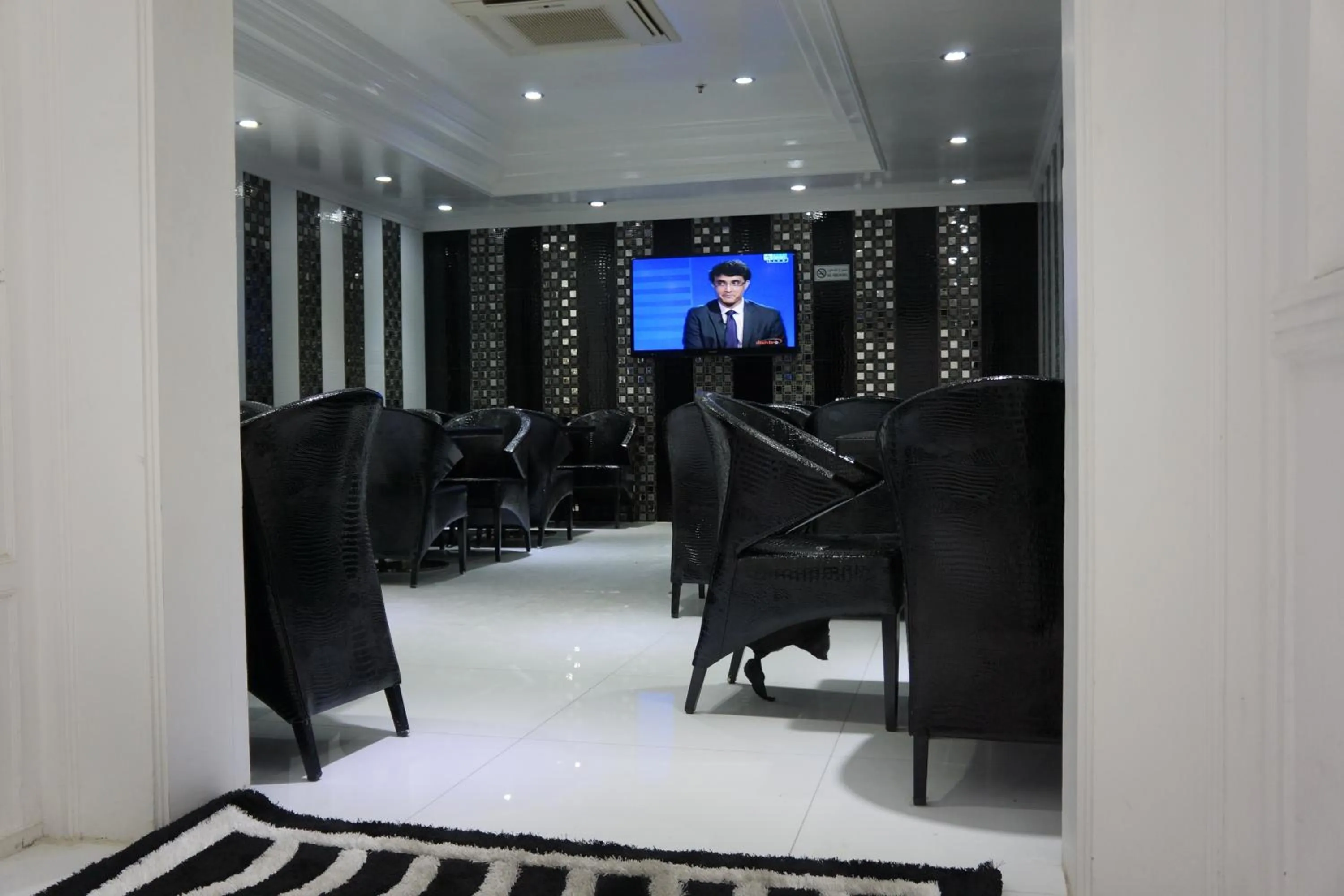 Restaurant/places to eat in White Fort Hotel