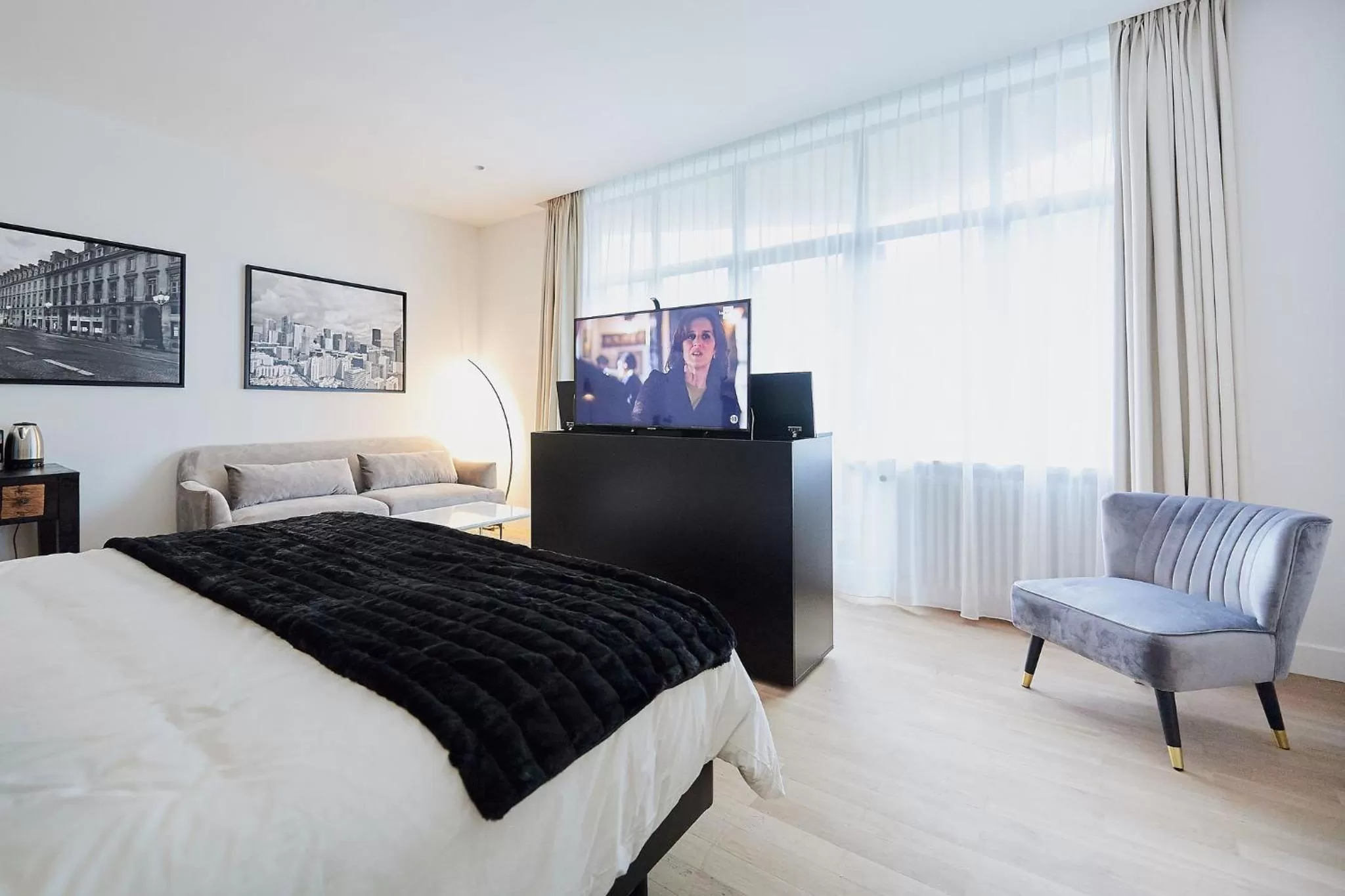 TV and multimedia, TV/Entertainment Center in B&B Suites 124