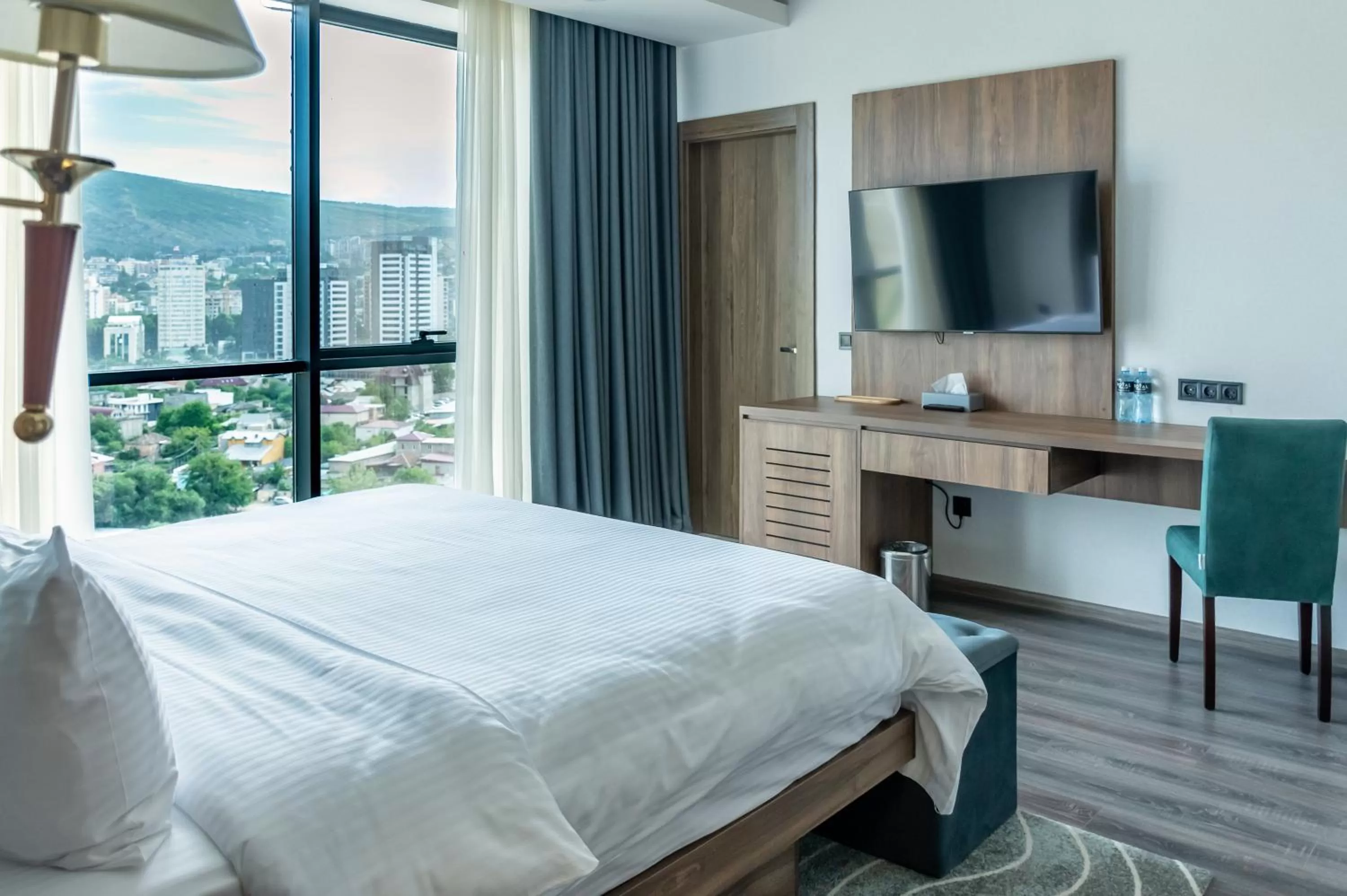 Bedroom, Bed in Royal Tulip Hotel & Casino, Tbilisi