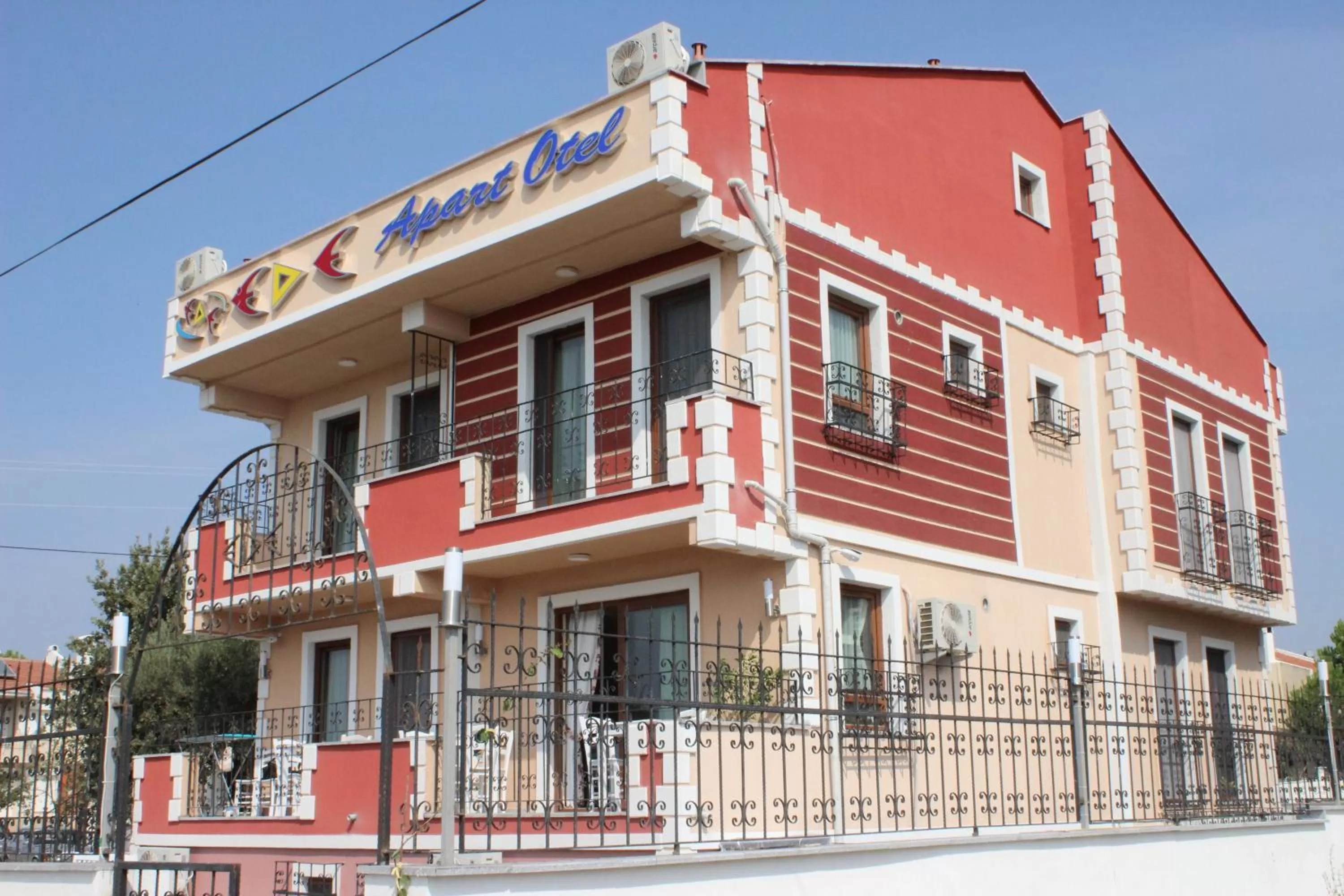 Facade/entrance in Ede Apart Otel