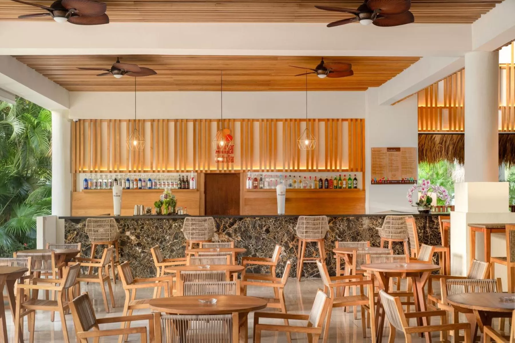 Lounge or bar in Impressive Punta Cana - All Inclusive