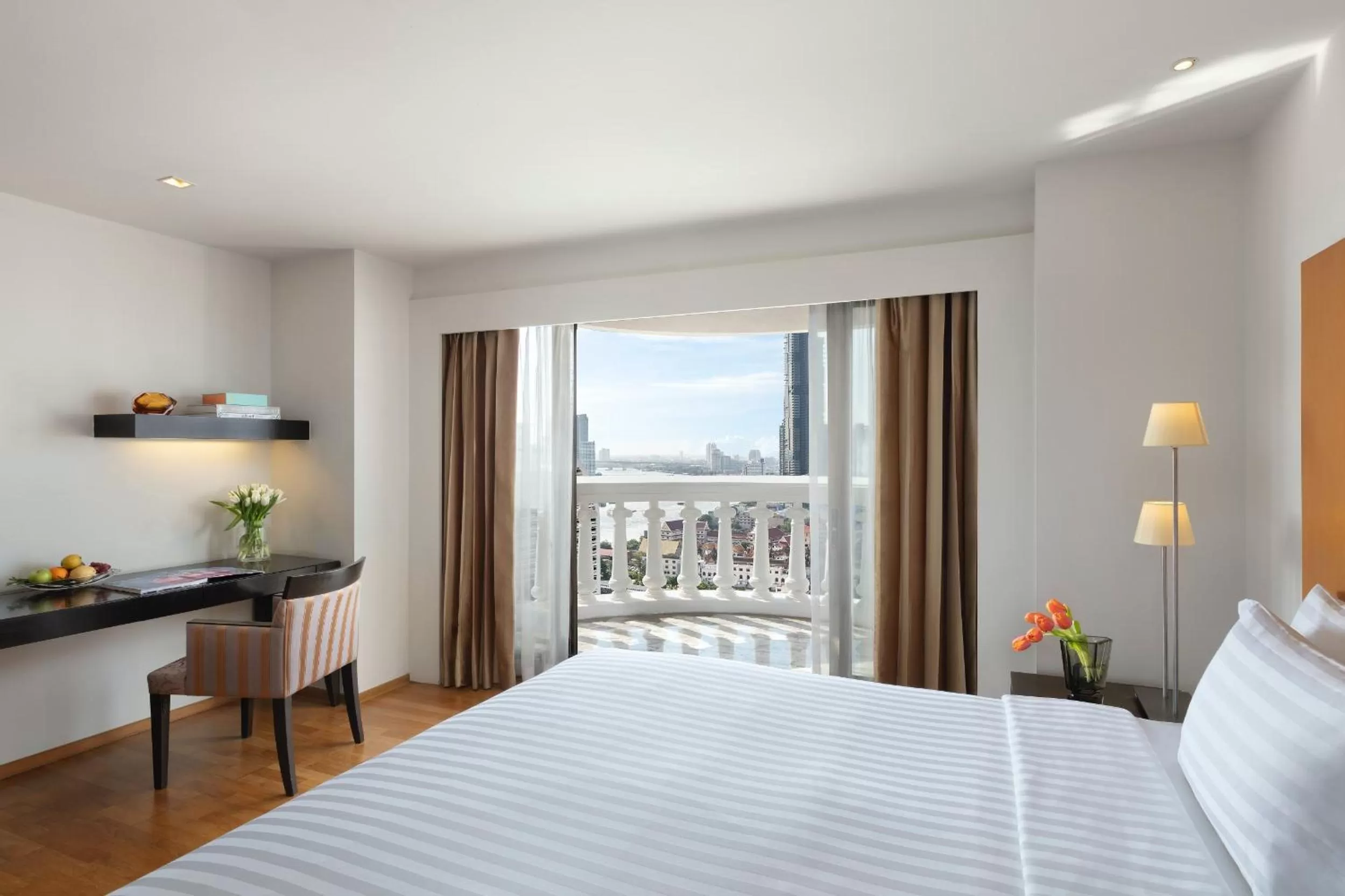 Balcony/Terrace, Bed in lebua at State Tower