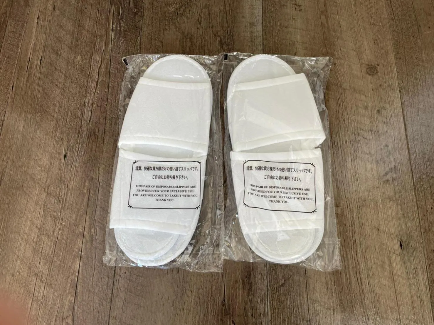 Photo of the whole room in New Normal Hotel in NAMINOUE ニューノーマルホテルイン波の上