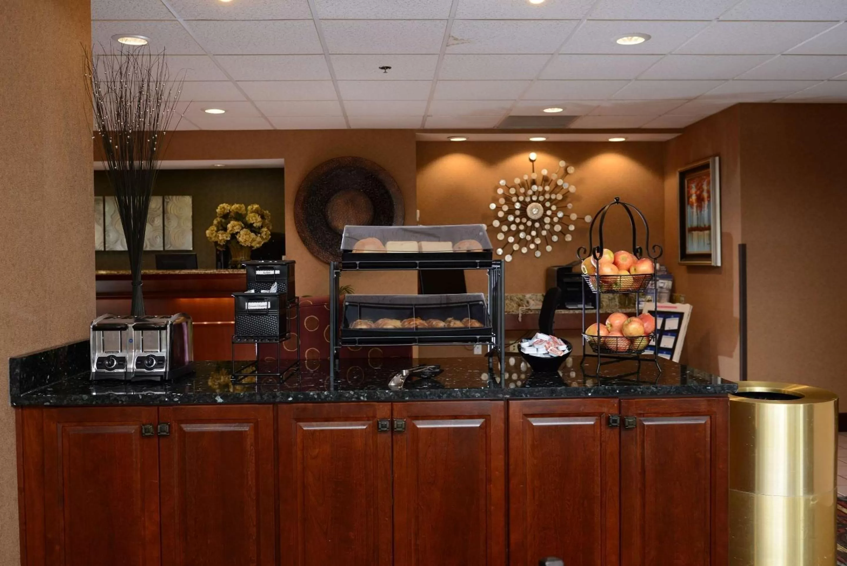 Restaurant/places to eat in SureStay Hotel by Best Western Robinsonville Tunica