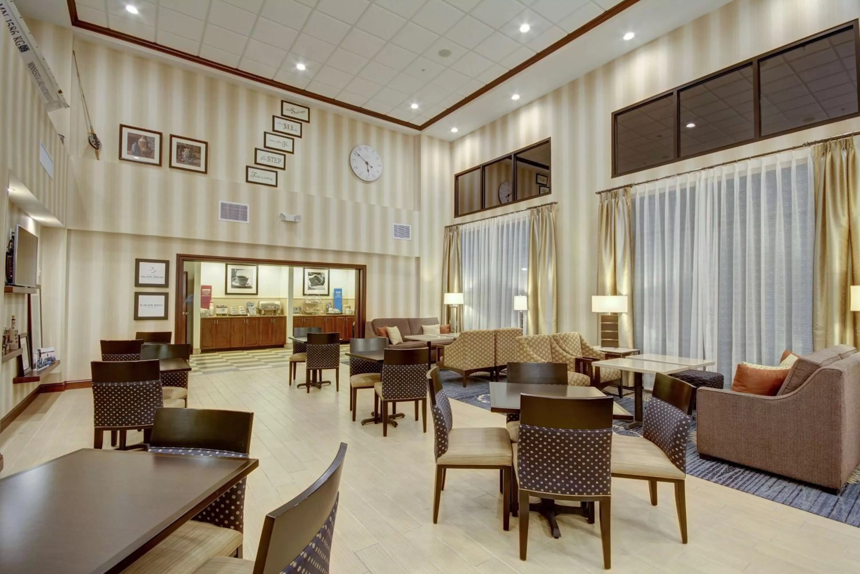 Restaurant/places to eat in Hampton Inn and Suites Alexandria