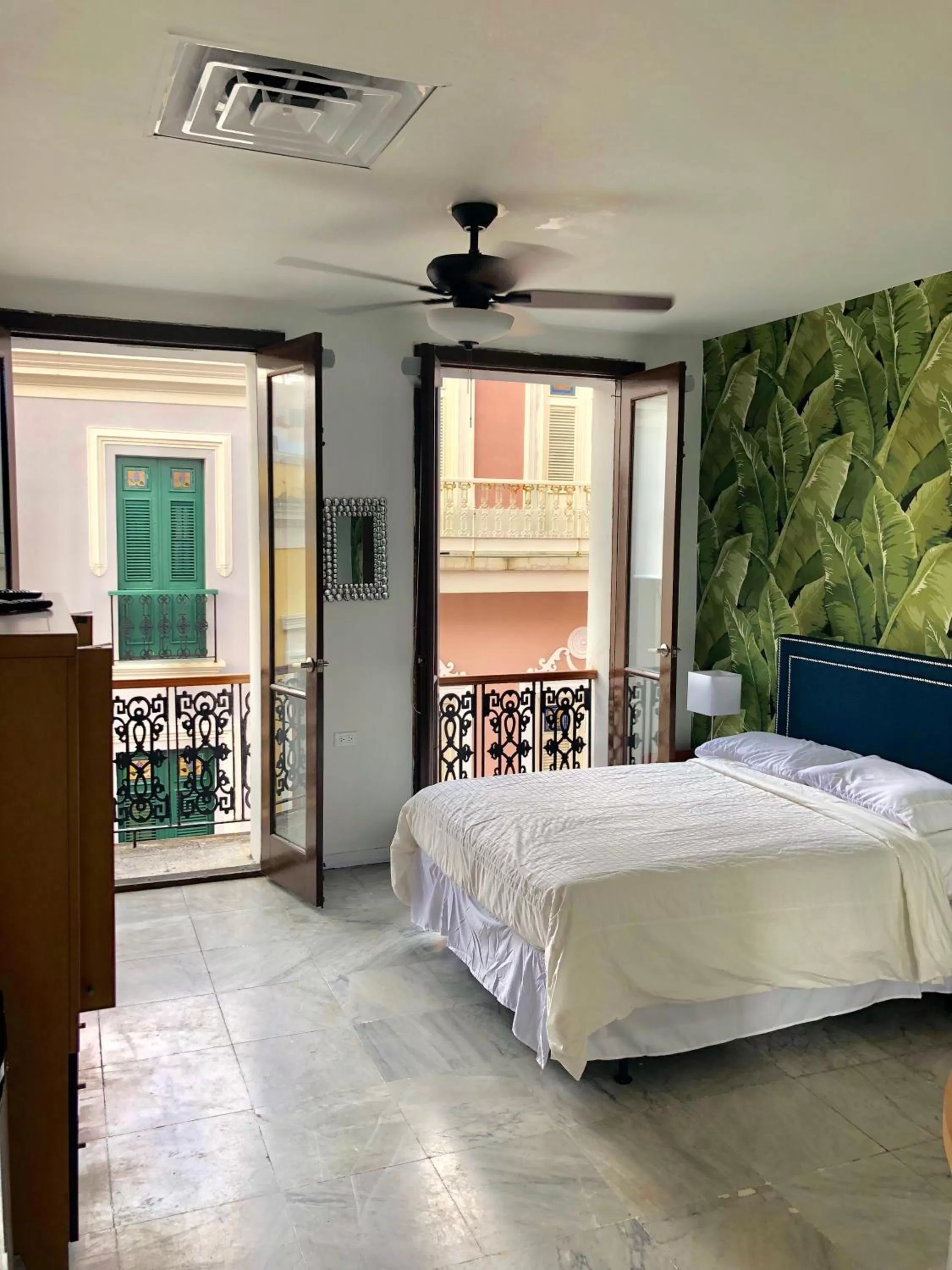 Photo of the whole room, Bed in Navona Studios