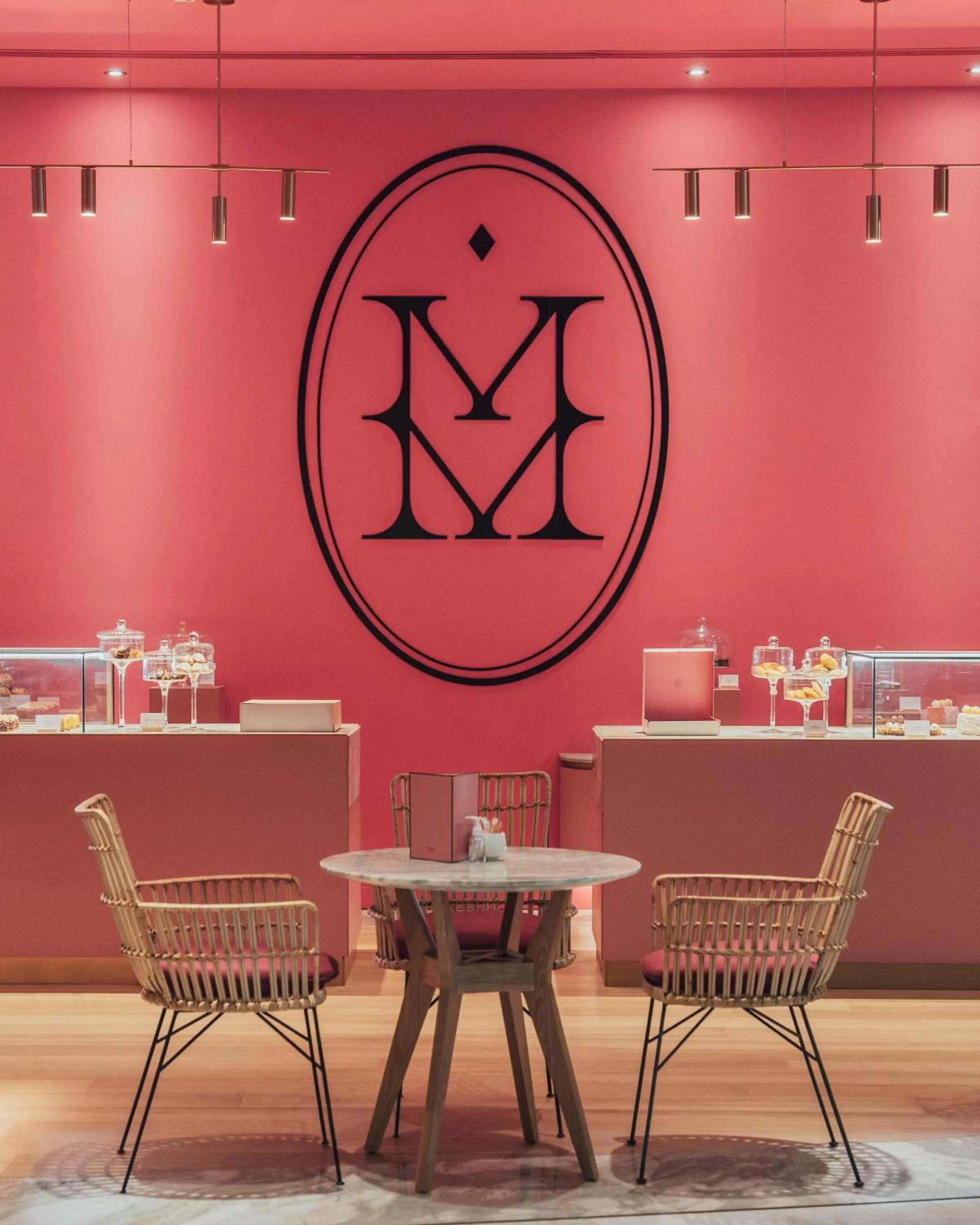 Restaurant/Places to Eat in Jumeirah Emirates Towers