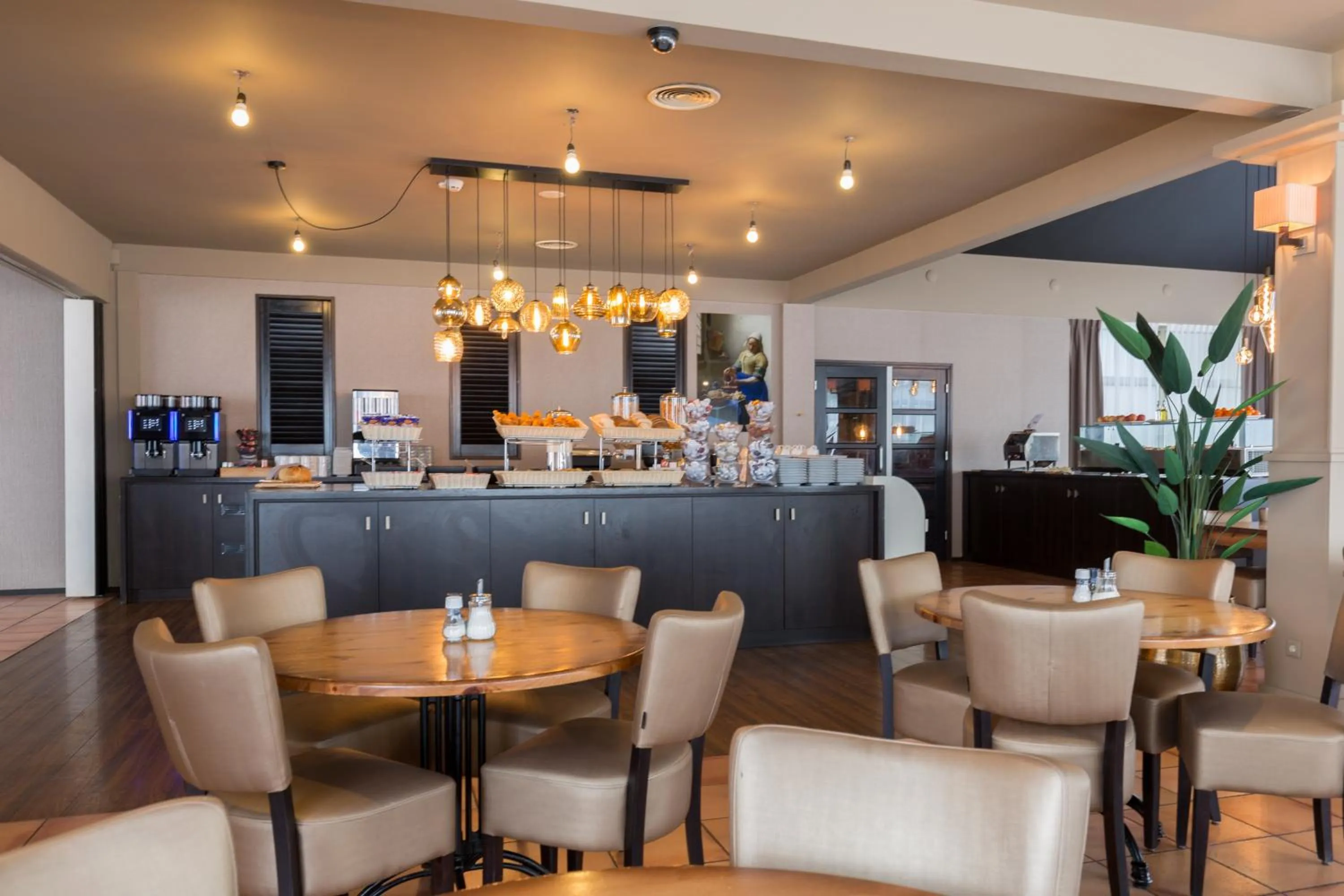 Restaurant/places to eat in New West Inn Amsterdam