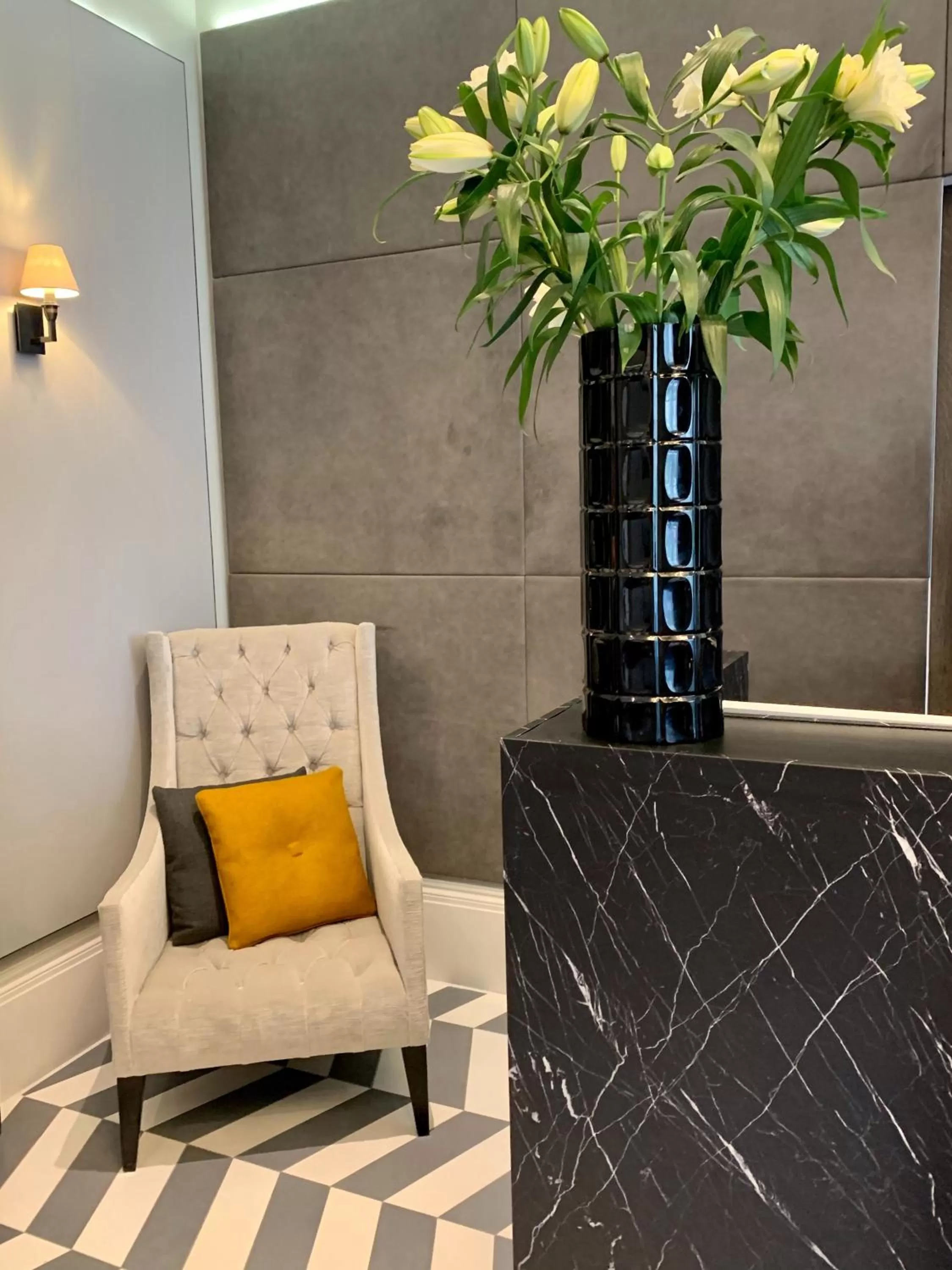 Lobby or reception in Eccleston Square Hotel