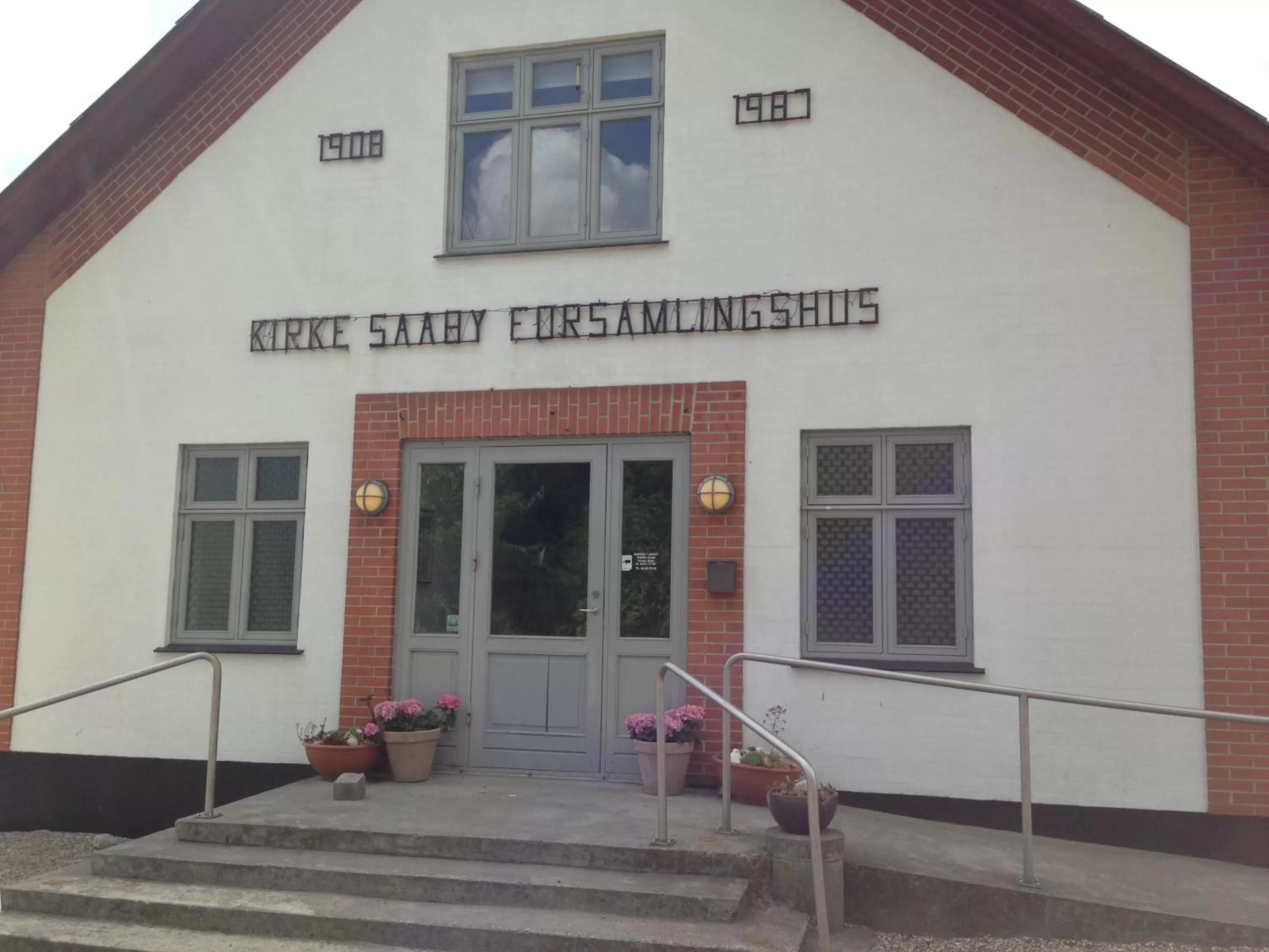 Facade/entrance in Kirke Saaby Forsamlingshus