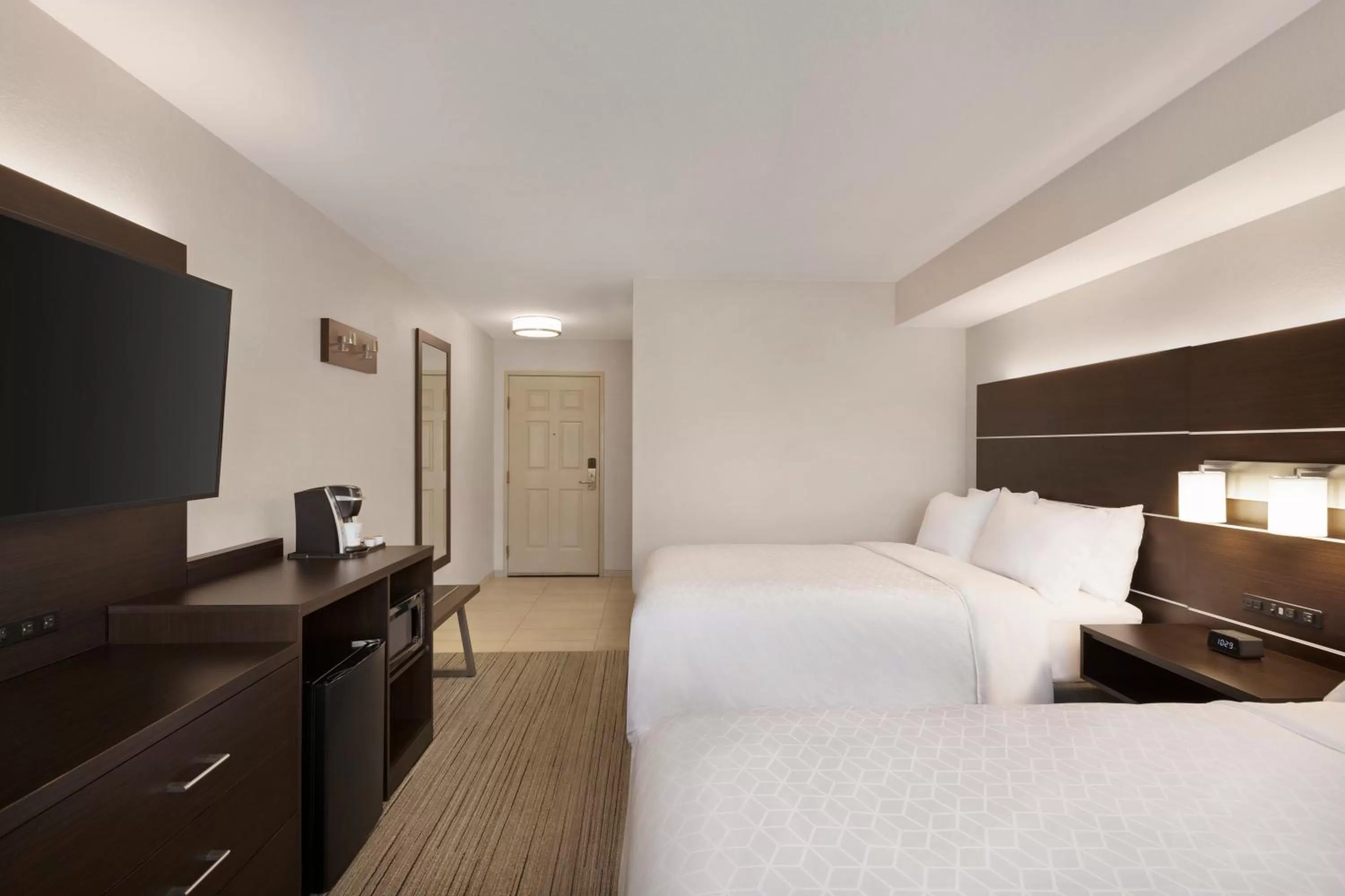 Photo of the whole room, Bed in Holiday Inn Express & Suites Sarasota East by IHG