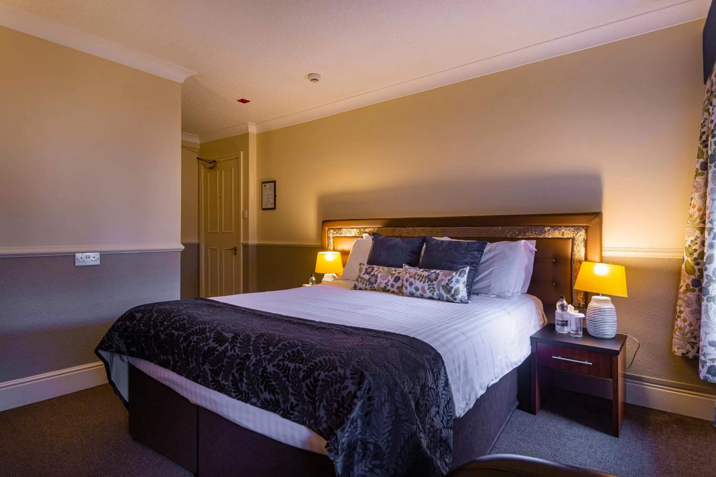 Bedroom, Bed in The White Hart Hotel, Boston, Lincolnshire - The Coaching Inn Group