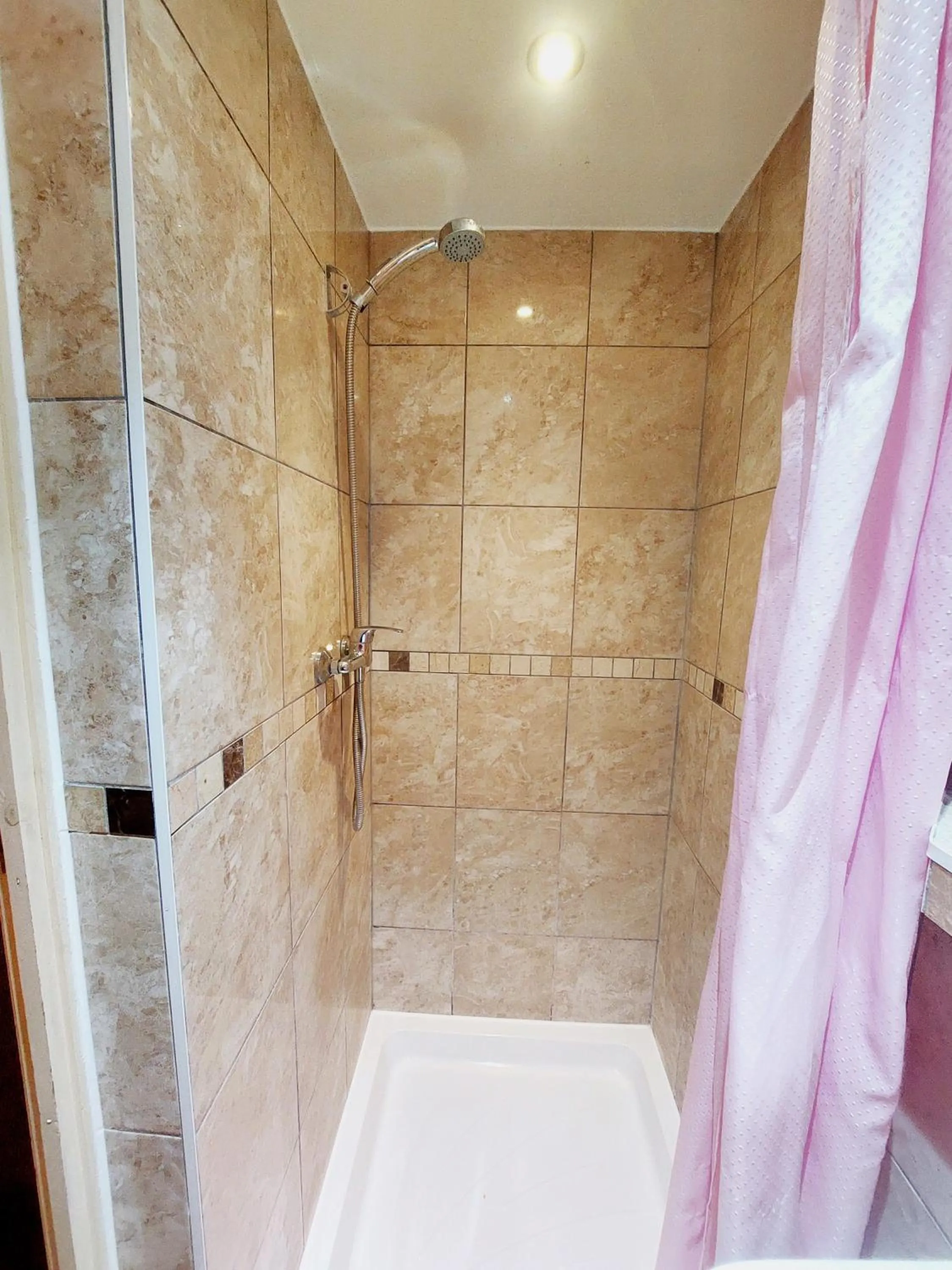 Bathroom in Carlton Hotel