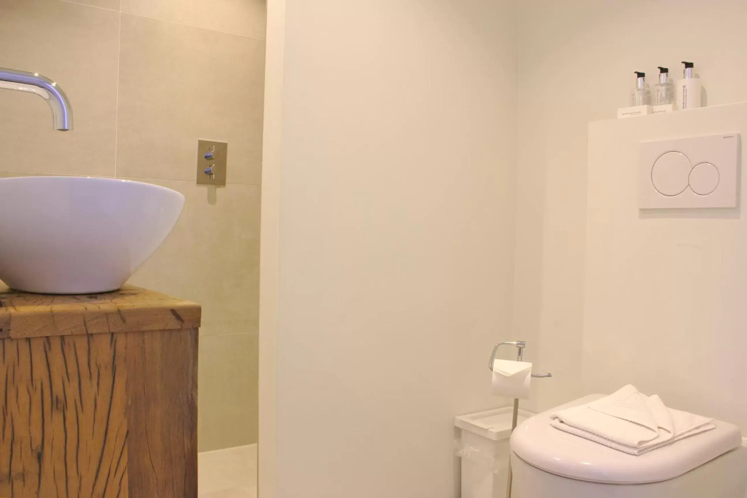 Double Room with Private External Bathroom - single occupancy in Boutique Hotel Elburg met Tapperij Double Room with Private External Bathroom - single occupancy in Boutique Hotel Elburg met Tapperij