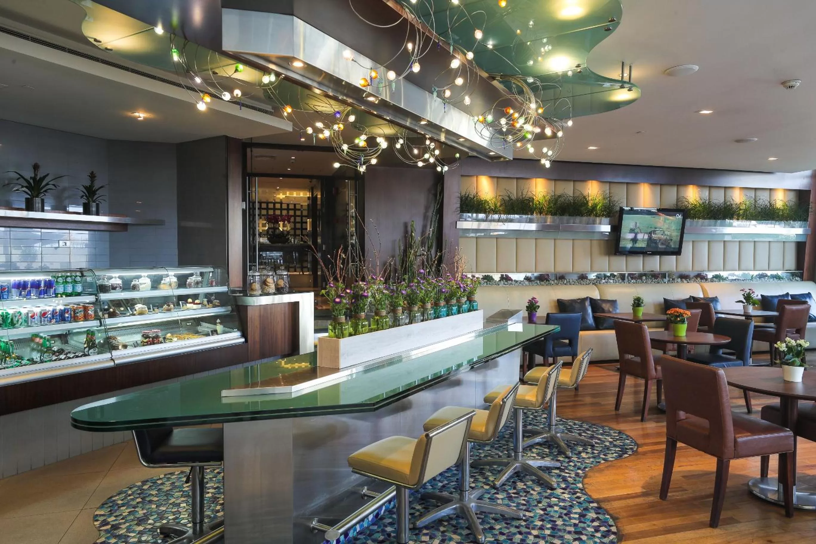 Restaurant/places to eat in Raouche Arjaan by Rotana