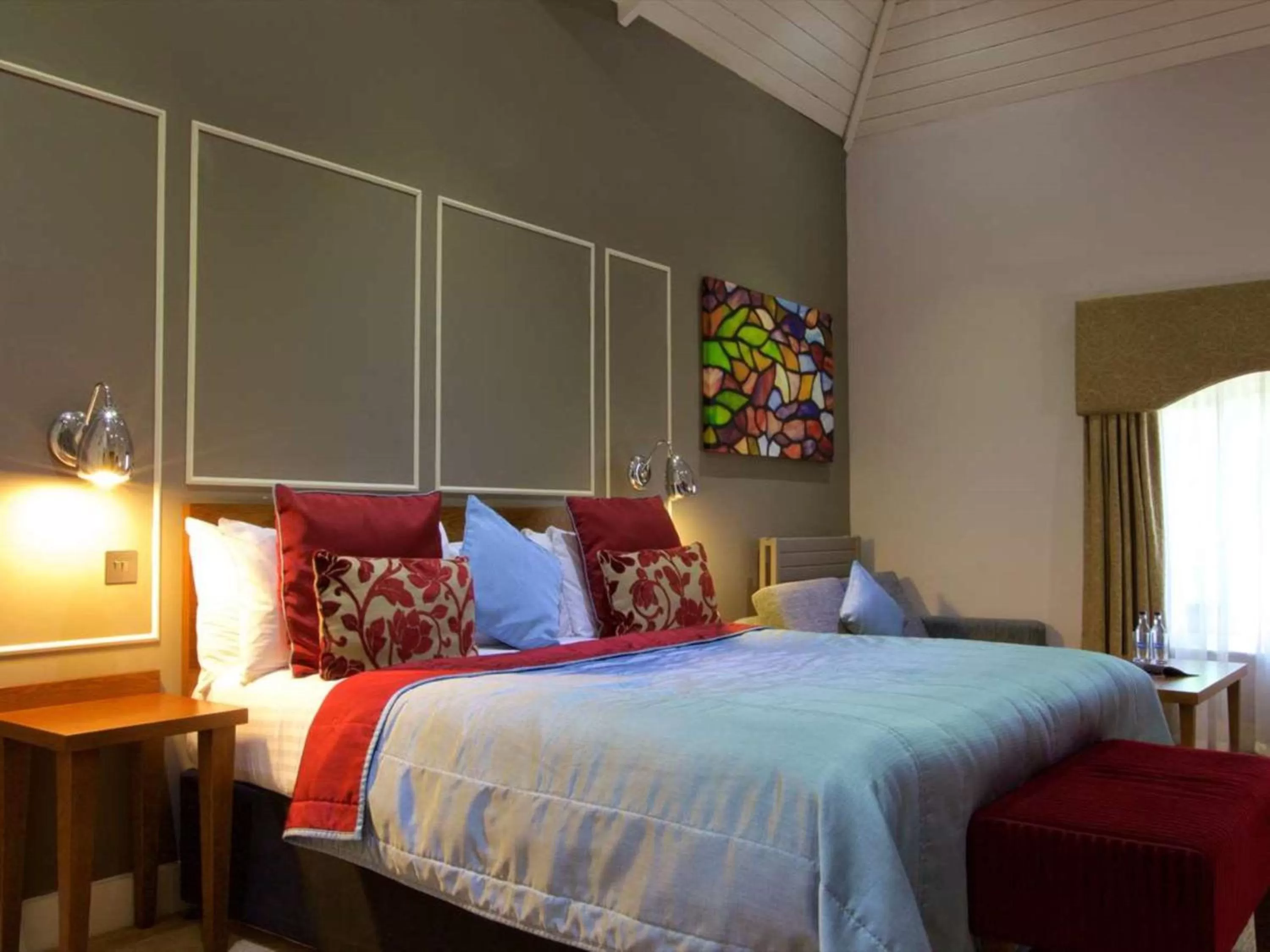 Superior King Room with Sofa Bed in London Chigwell Prince Regent Hotel, BW Signature Collection