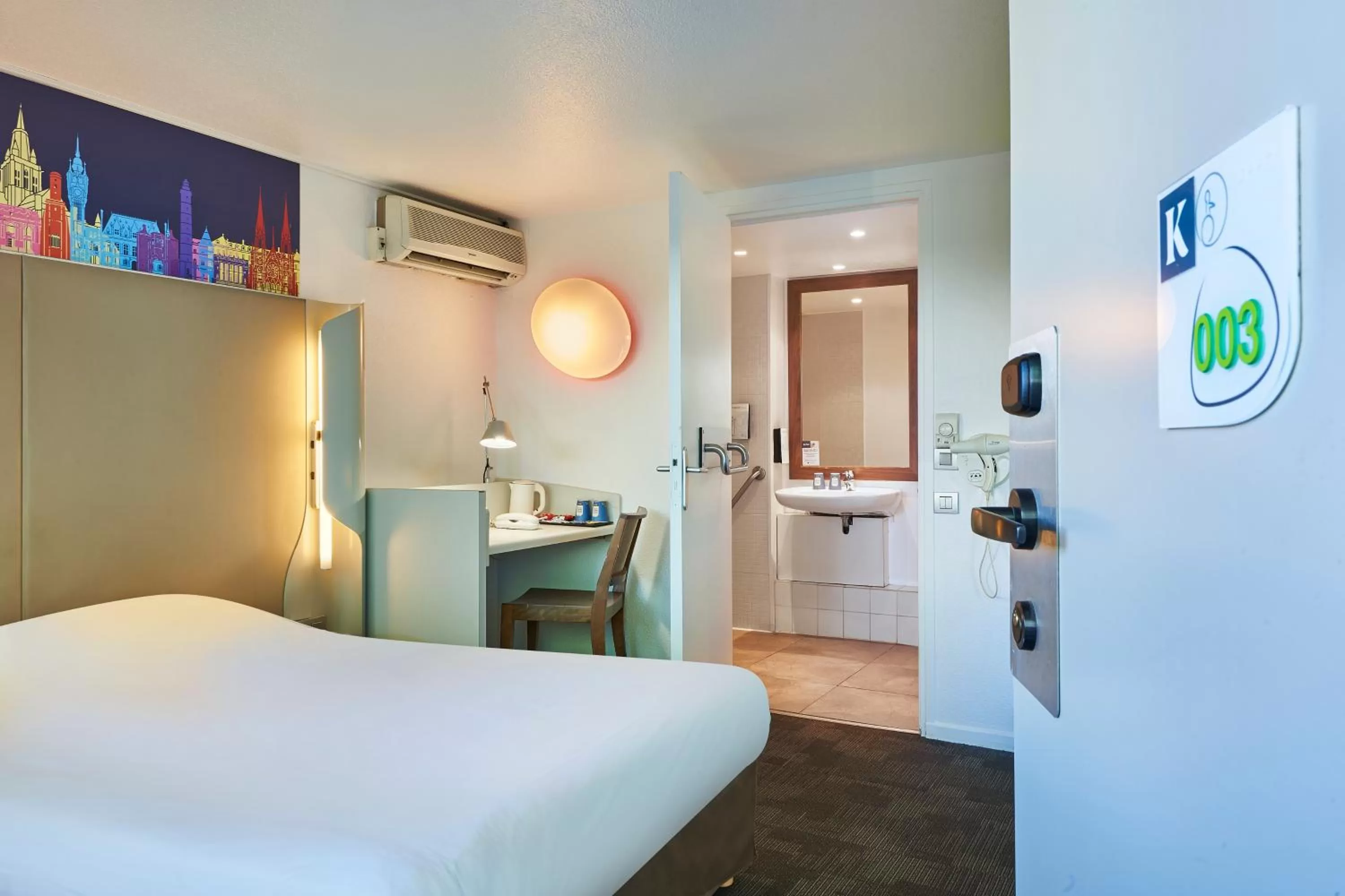 Bedroom, Bed in Kyriad Brie-Comte-Robert