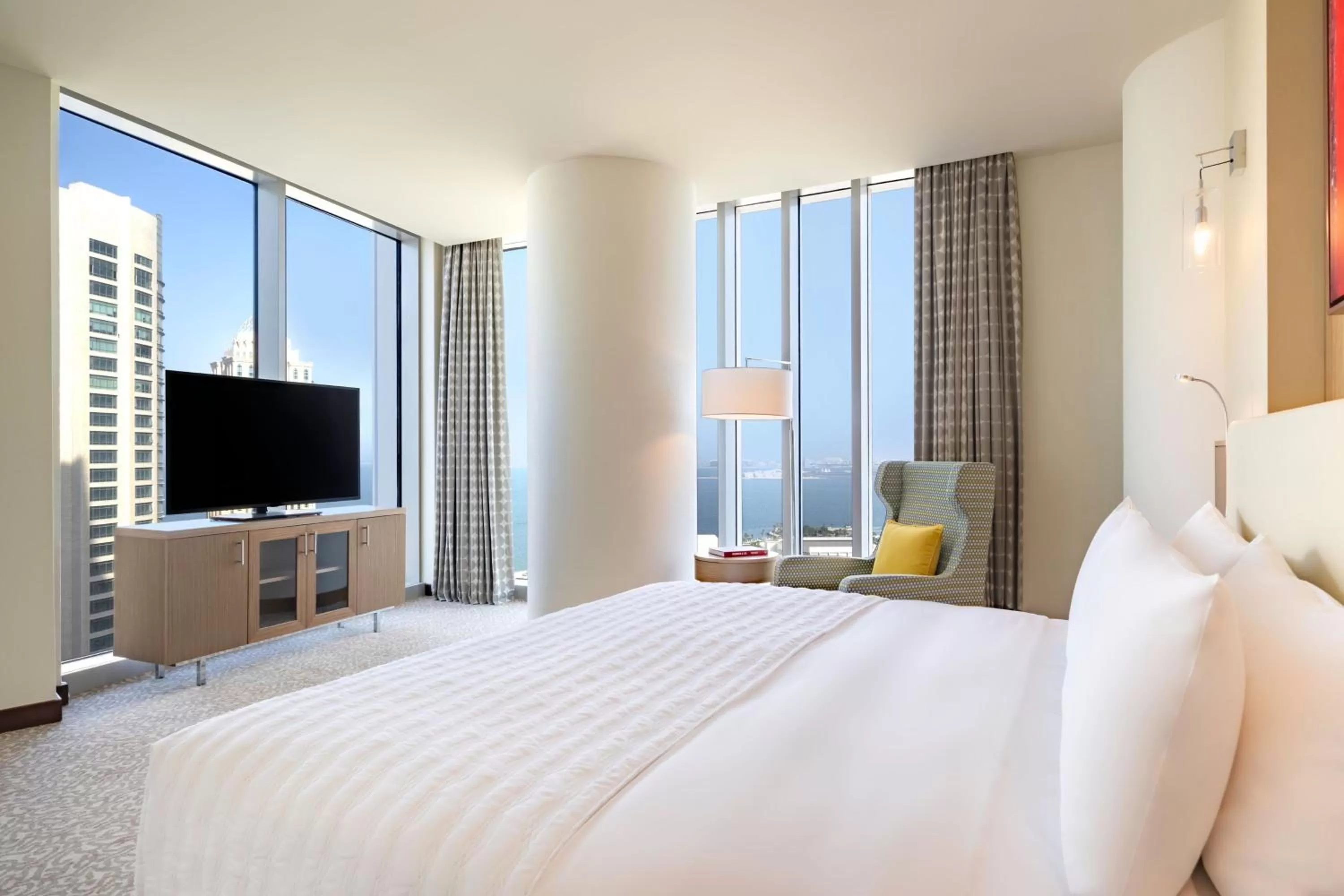 Bedroom, Bed in Le Meridien City Center Doha