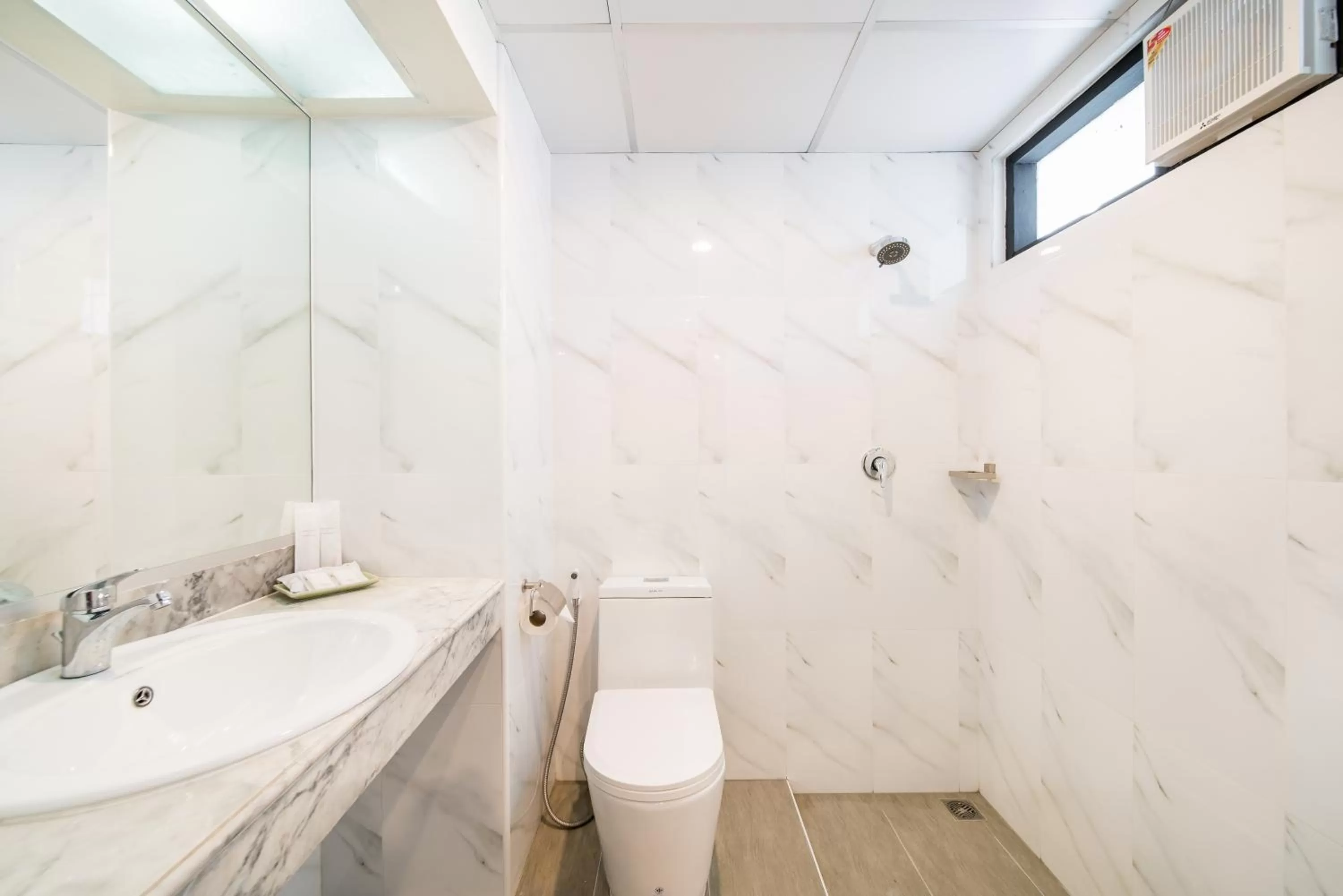 Bathroom in Niran Grand Hotel