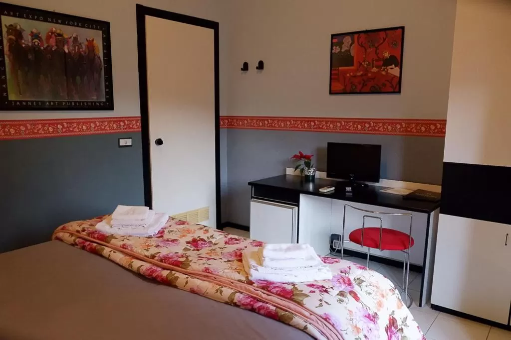 Photo of the whole room, Bed in Hotel Letizia