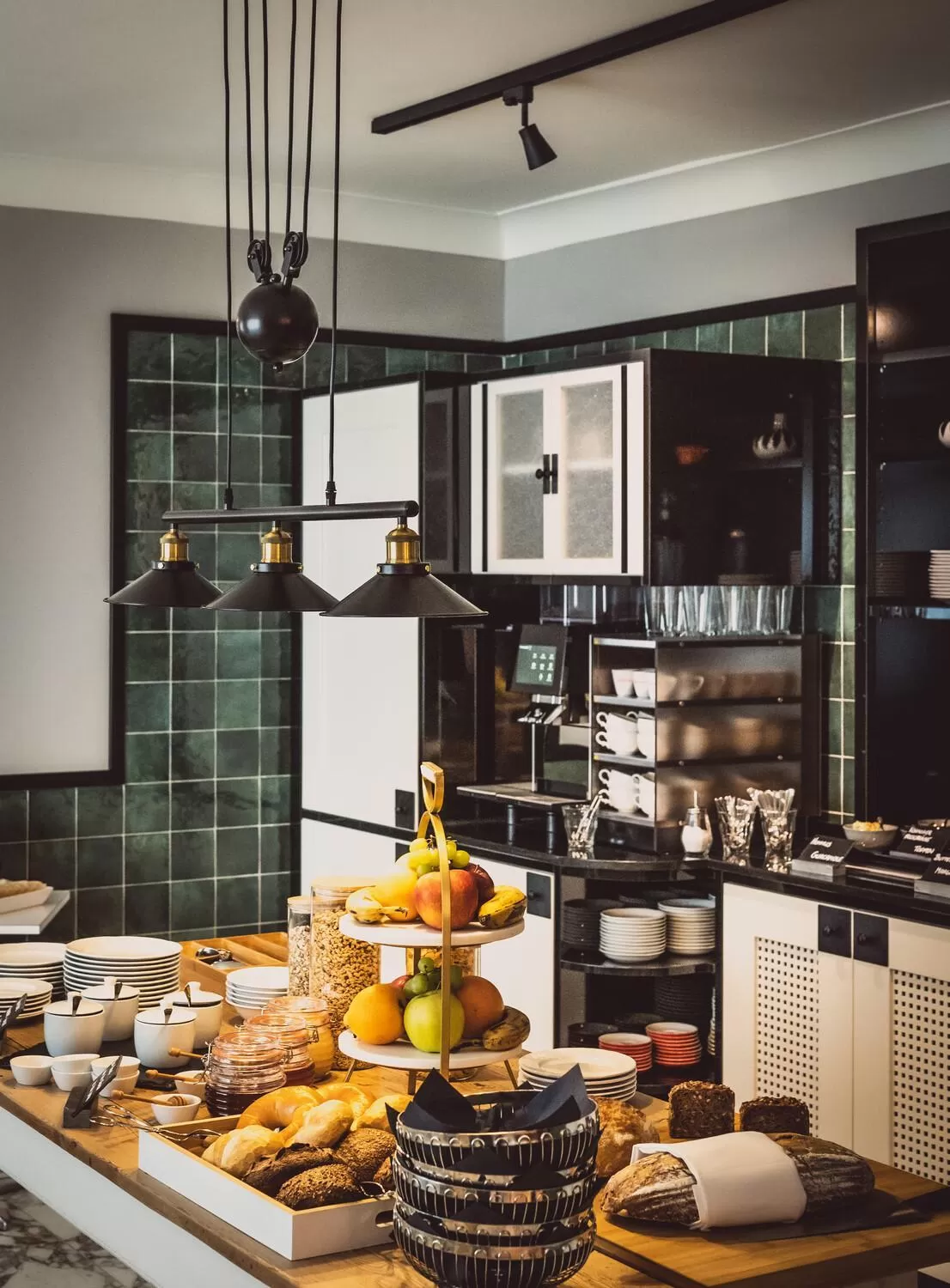 Food and drinks in HENRI Hotel Wien Siebterbezirk