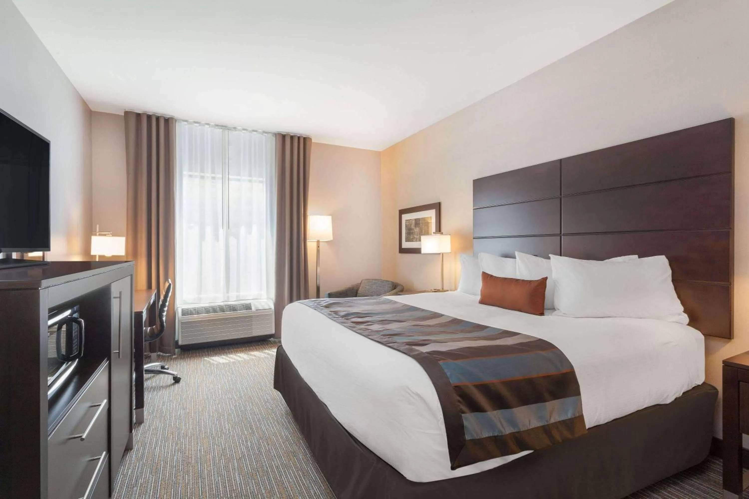 Photo of the whole room, Bed in Wingate by Wyndham Altoona Downtown/Medical Center