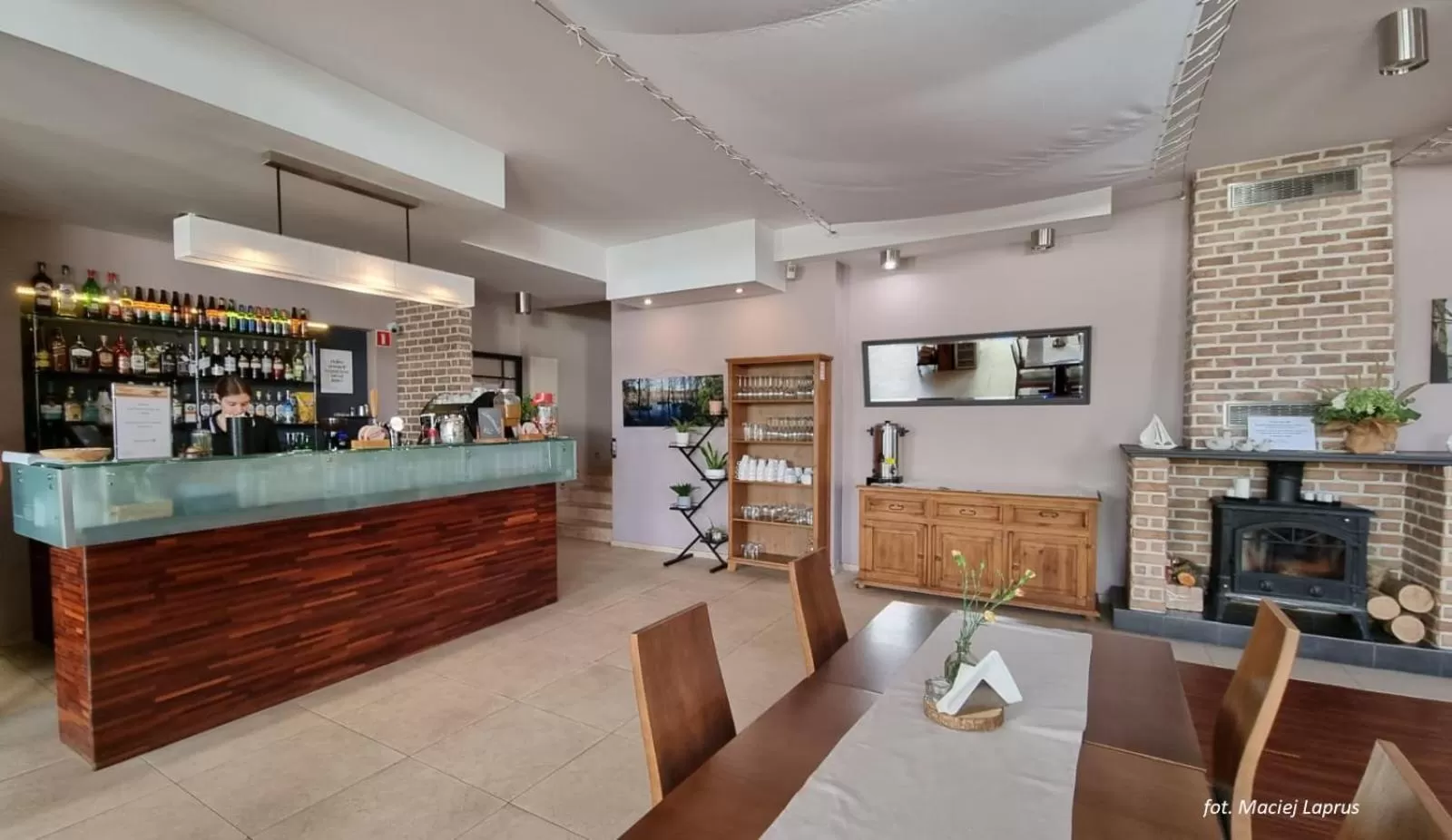 Restaurant/places to eat in Vertigo Narie