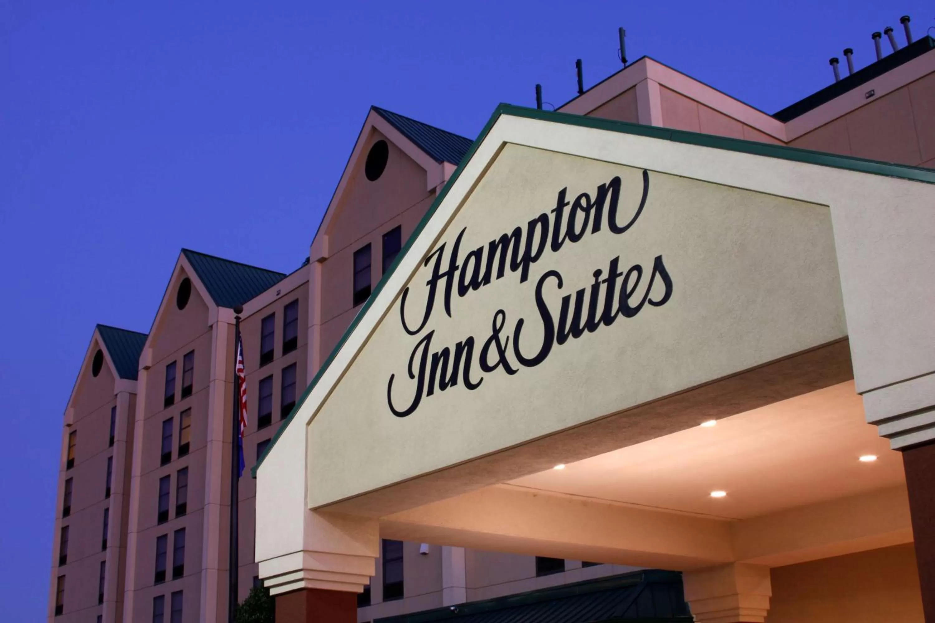 Property building in Hampton Inn & Suites Nashville-Airport