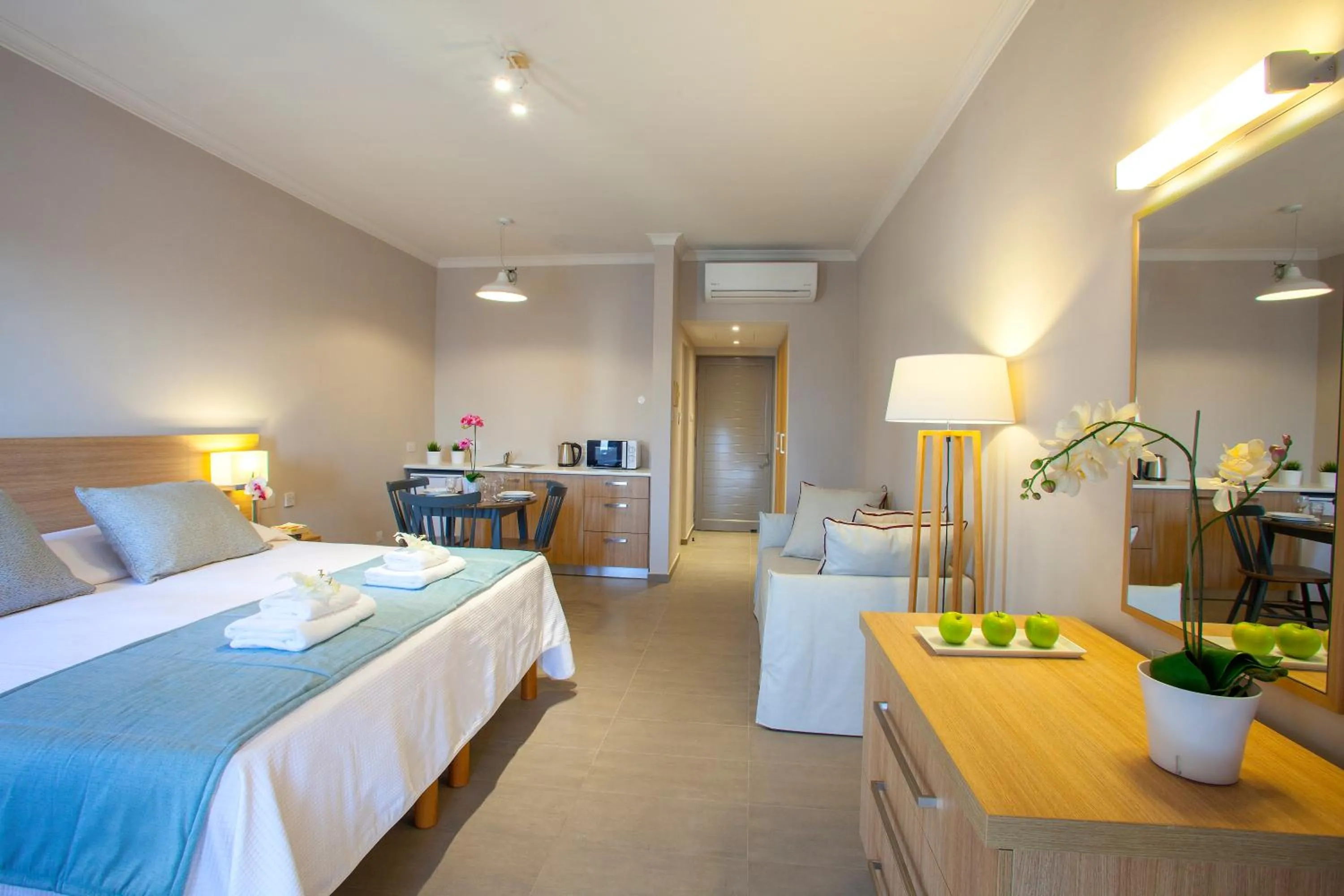 Living room, Bed in Louis St. Elias Resort & Waterpark