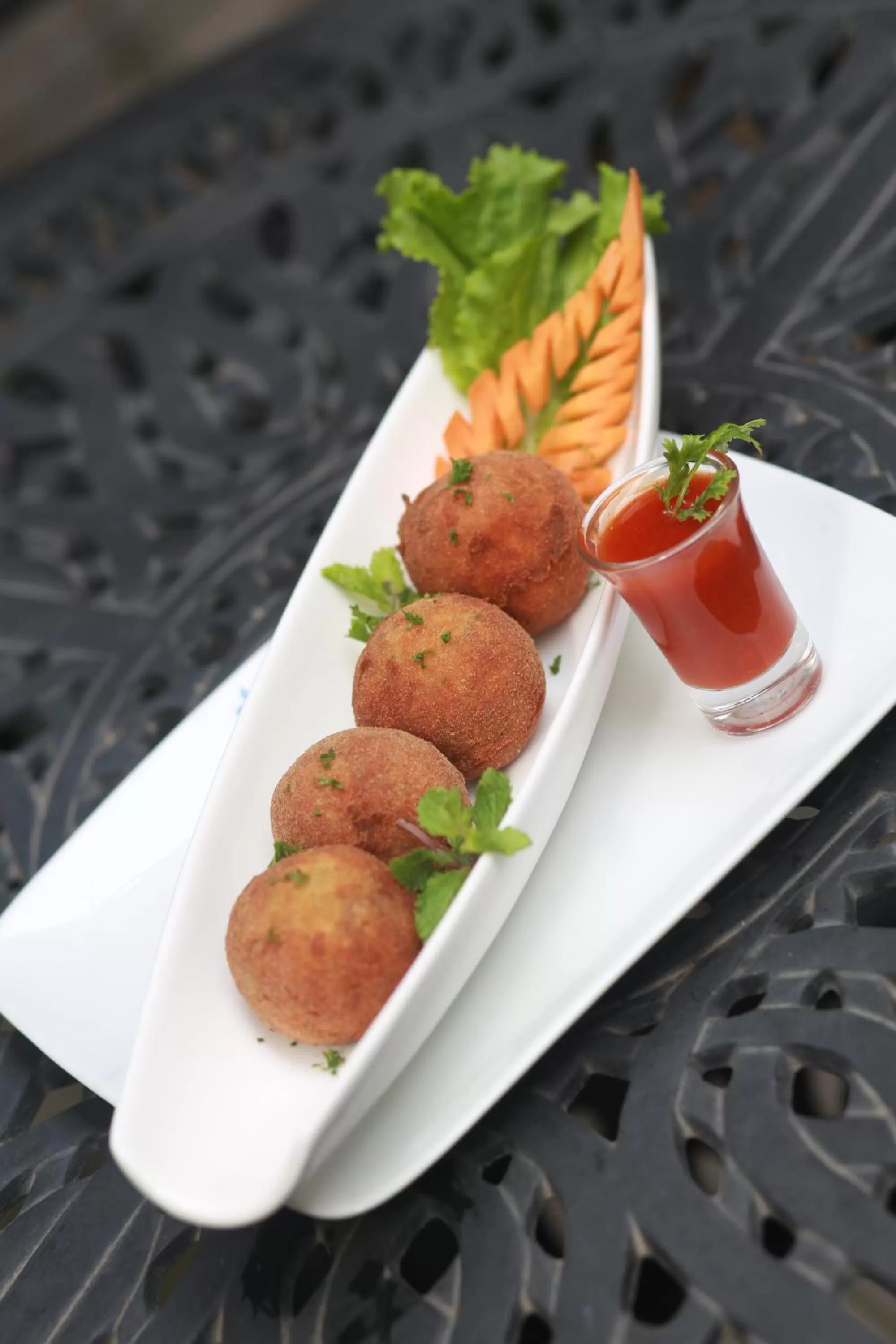 Food and drinks in D'more Dhaka Hotel & Resort