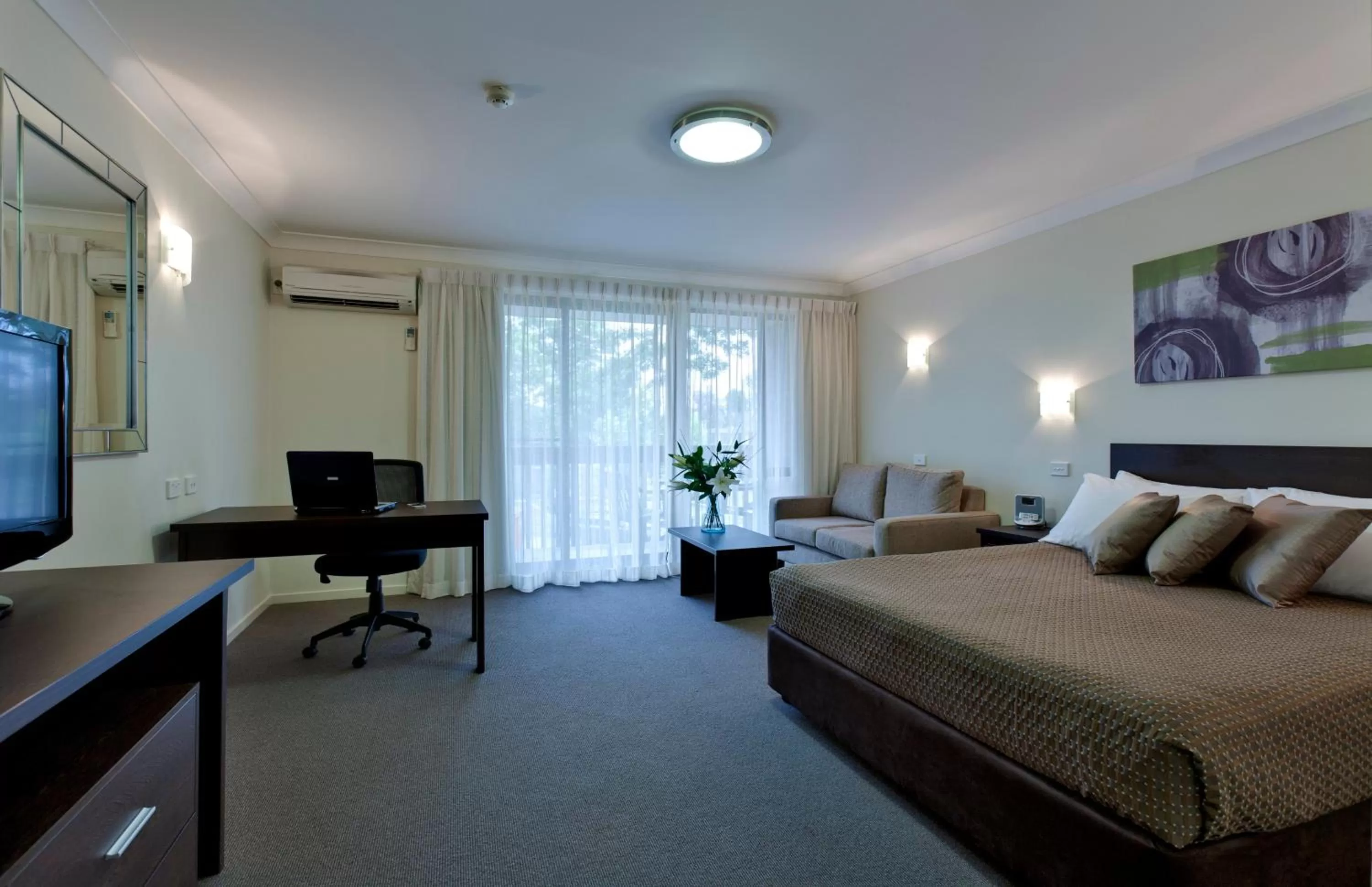 Photo of the whole room, Bed in ibis Styles Canberra Tall Trees